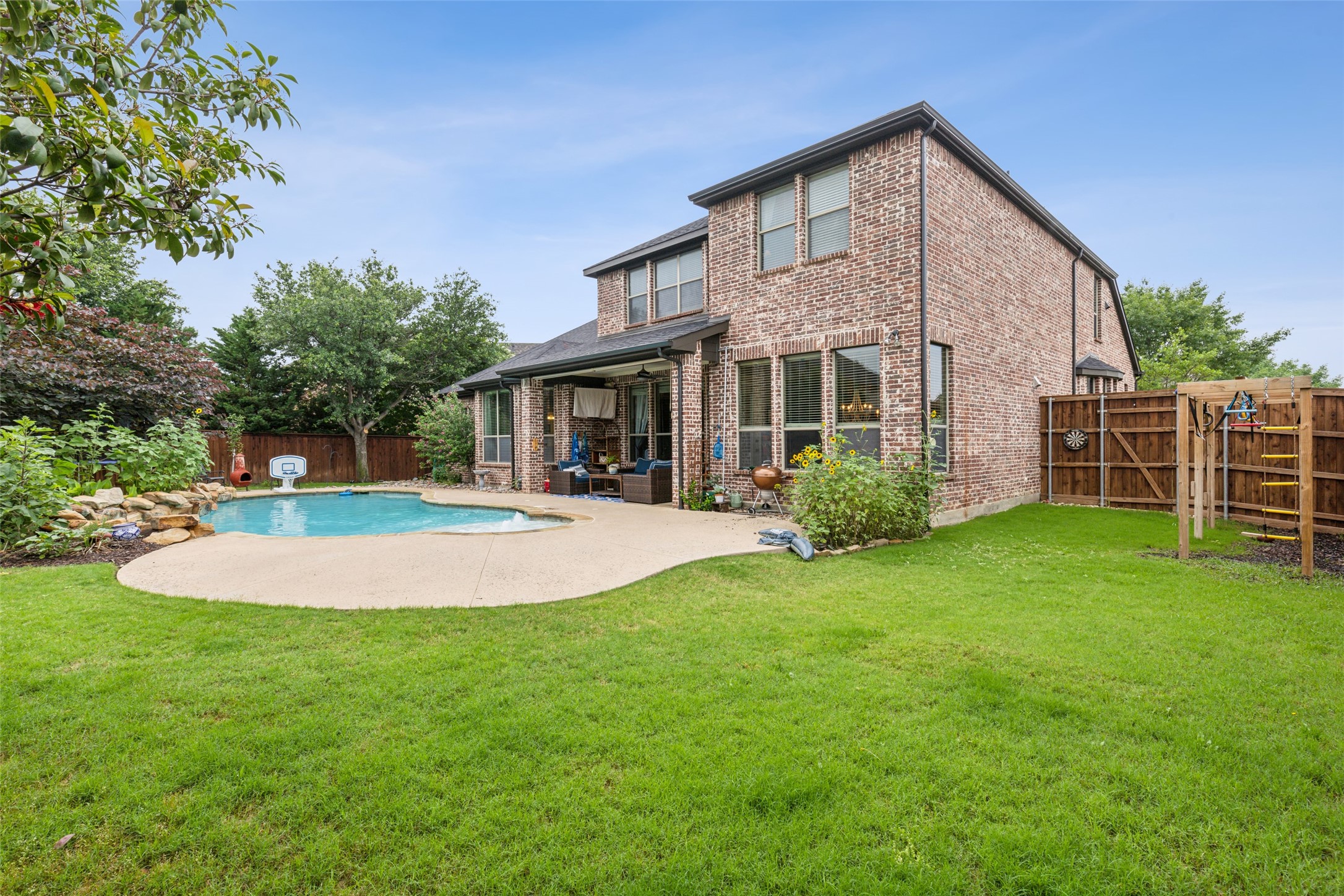 2404 Lilyfield Drive