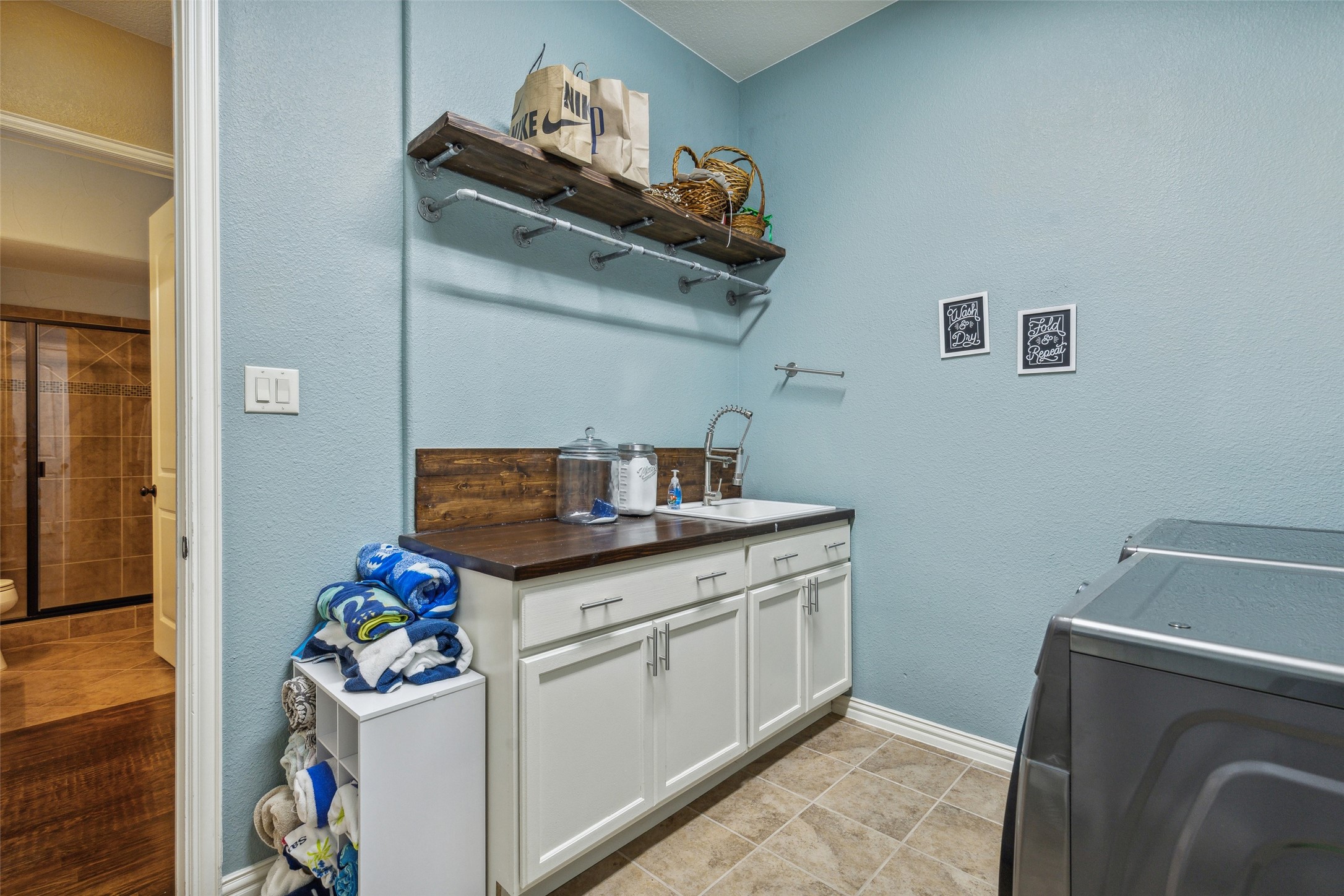 2404 Lilyfield Drive