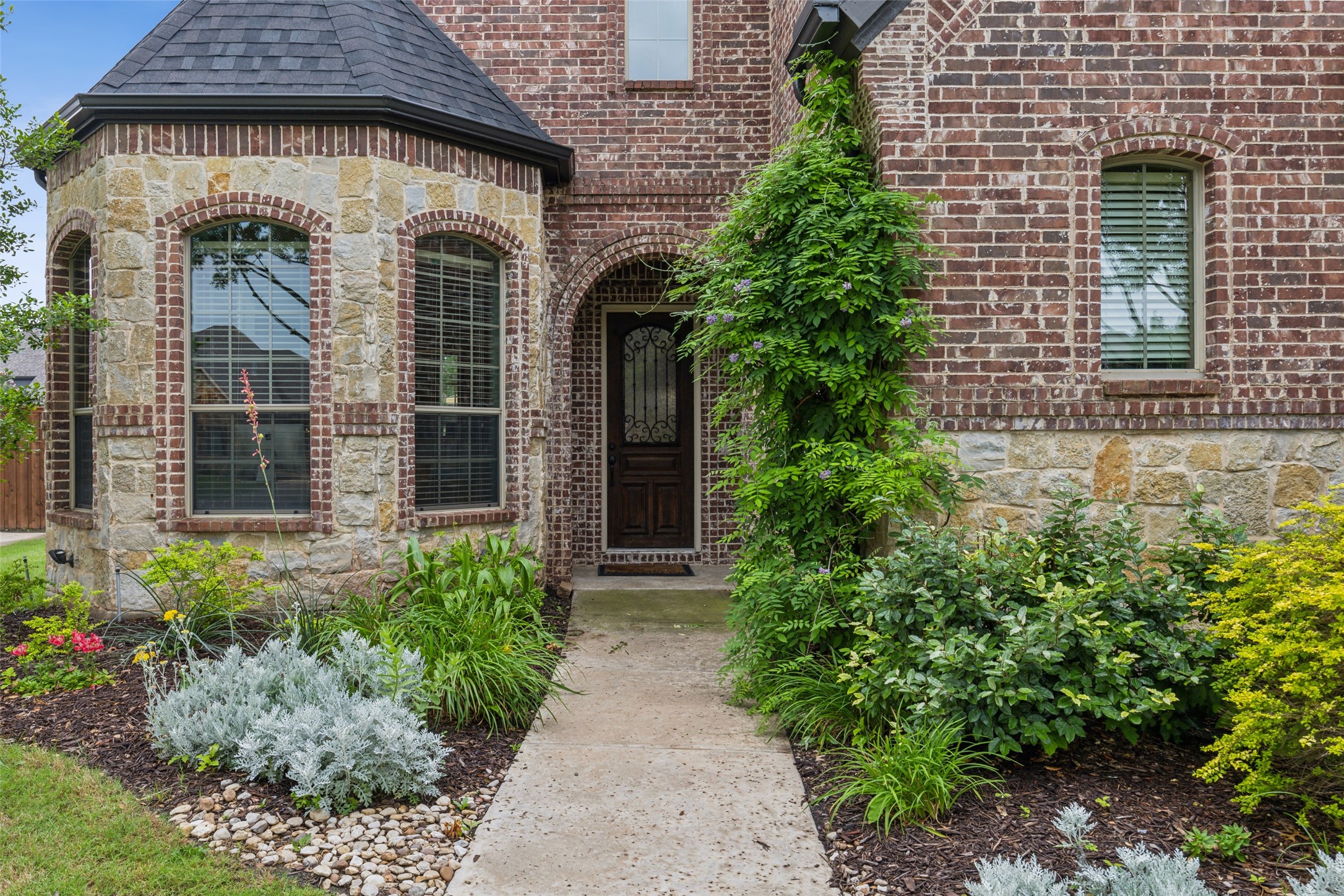 2404 Lilyfield Drive