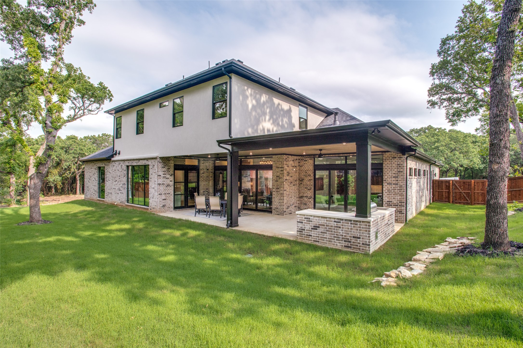 2746 Manchester Lane