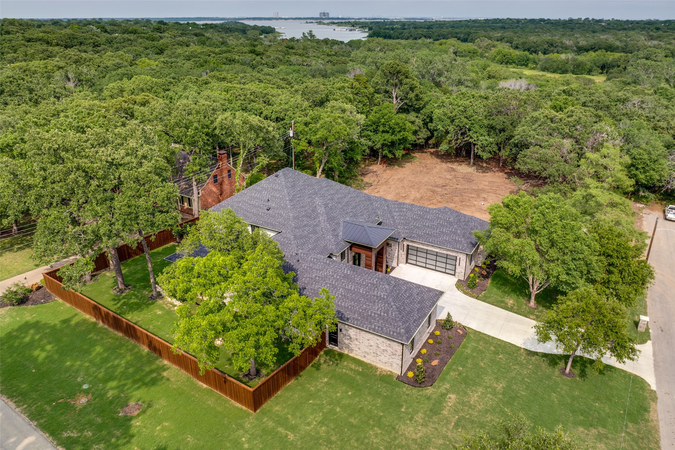 2746 Manchester Lane