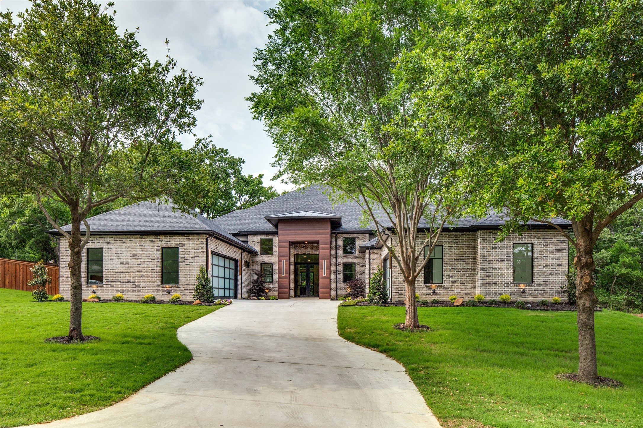 2746 Manchester Lane