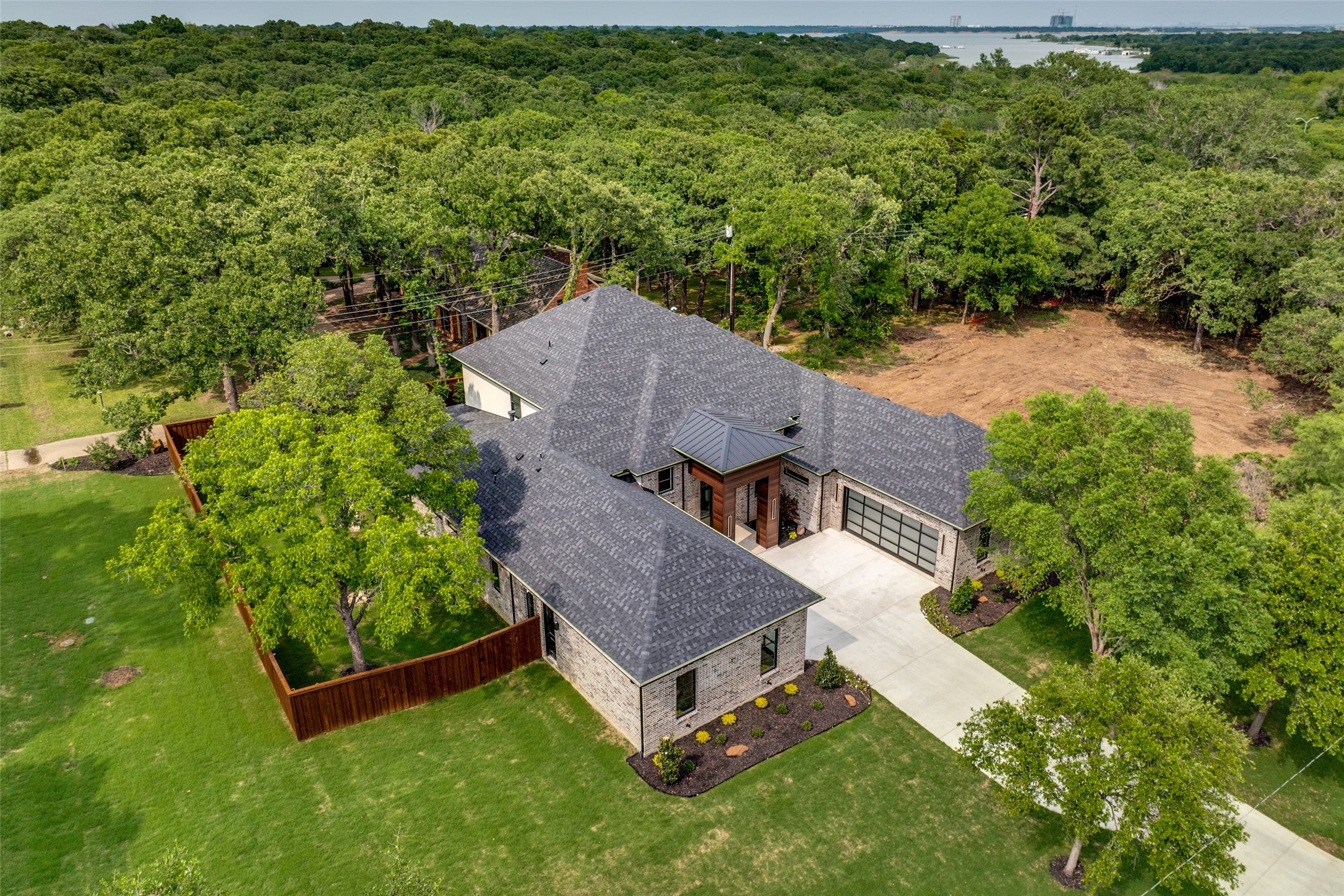 2746 Manchester Lane