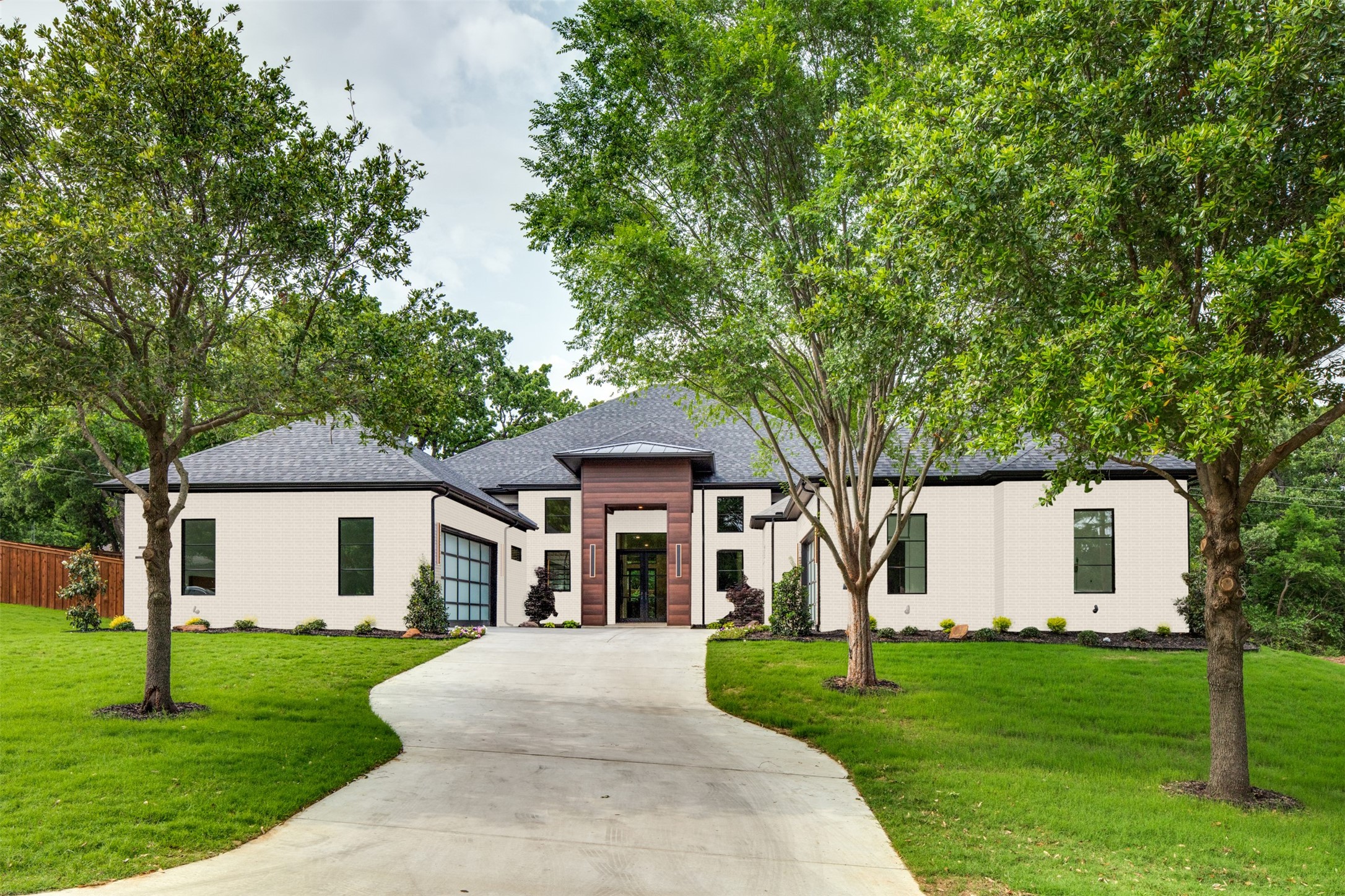2746 Manchester Lane