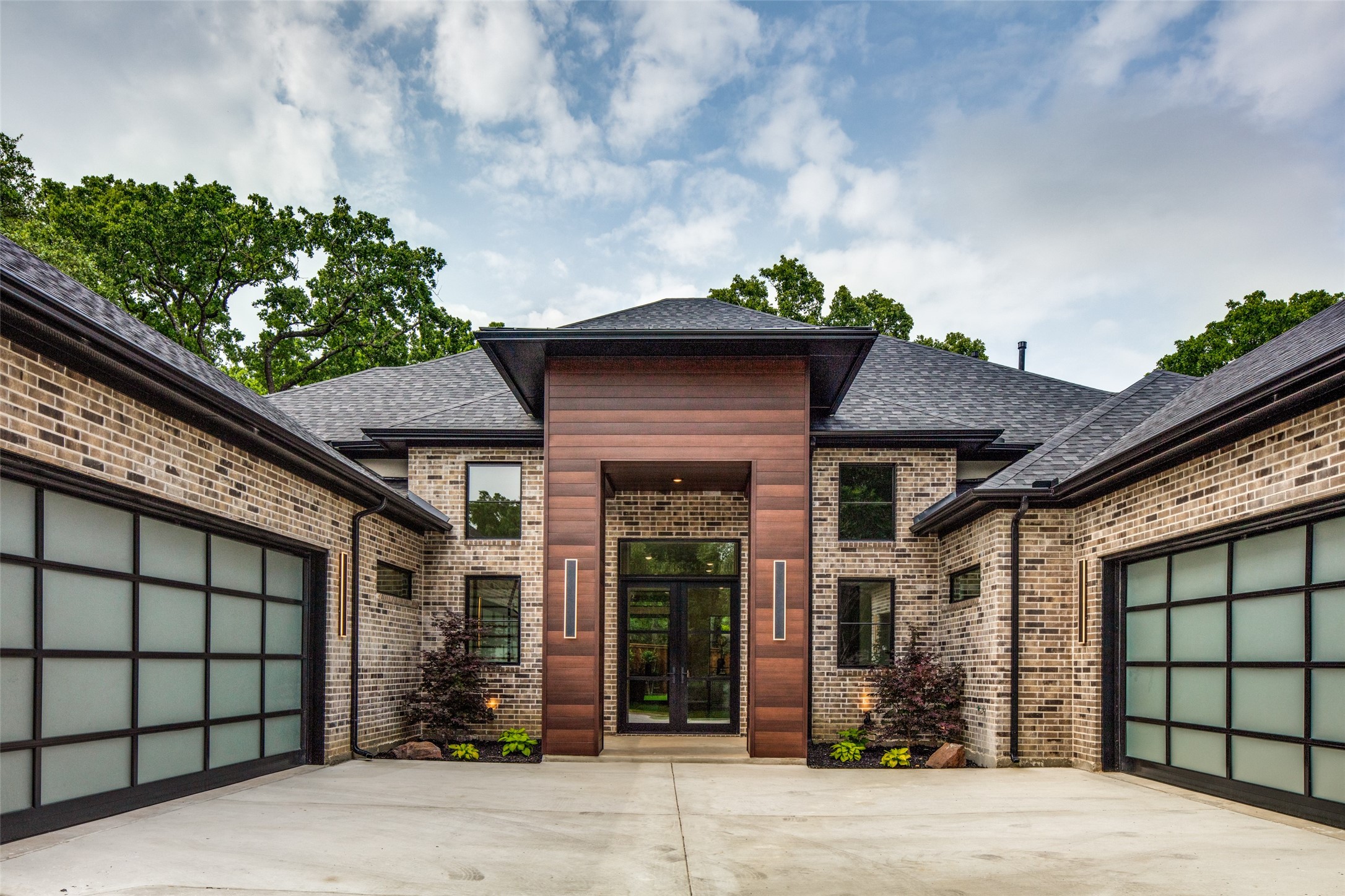 2746 Manchester Lane