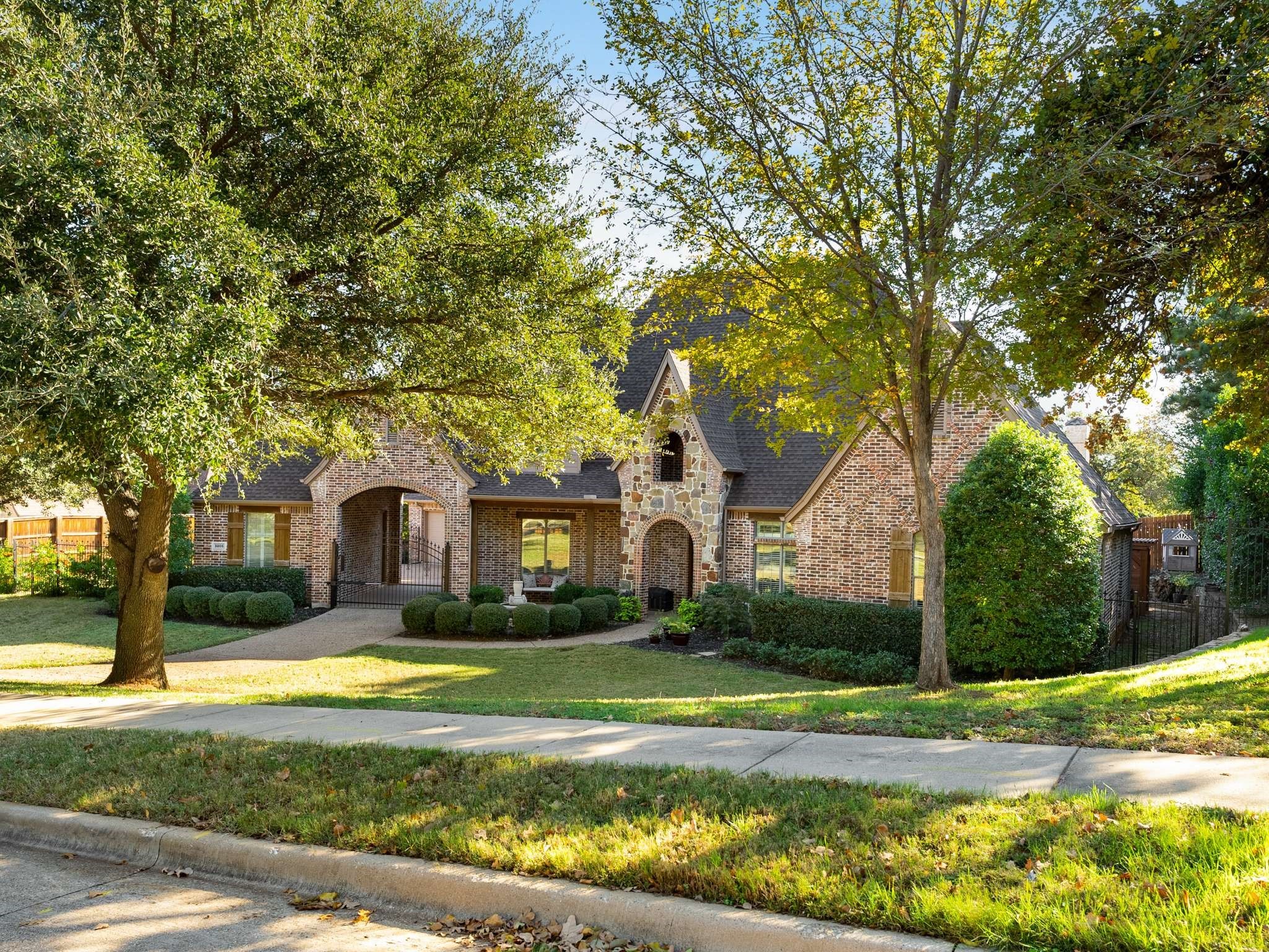 3205 Wild Oak Trail