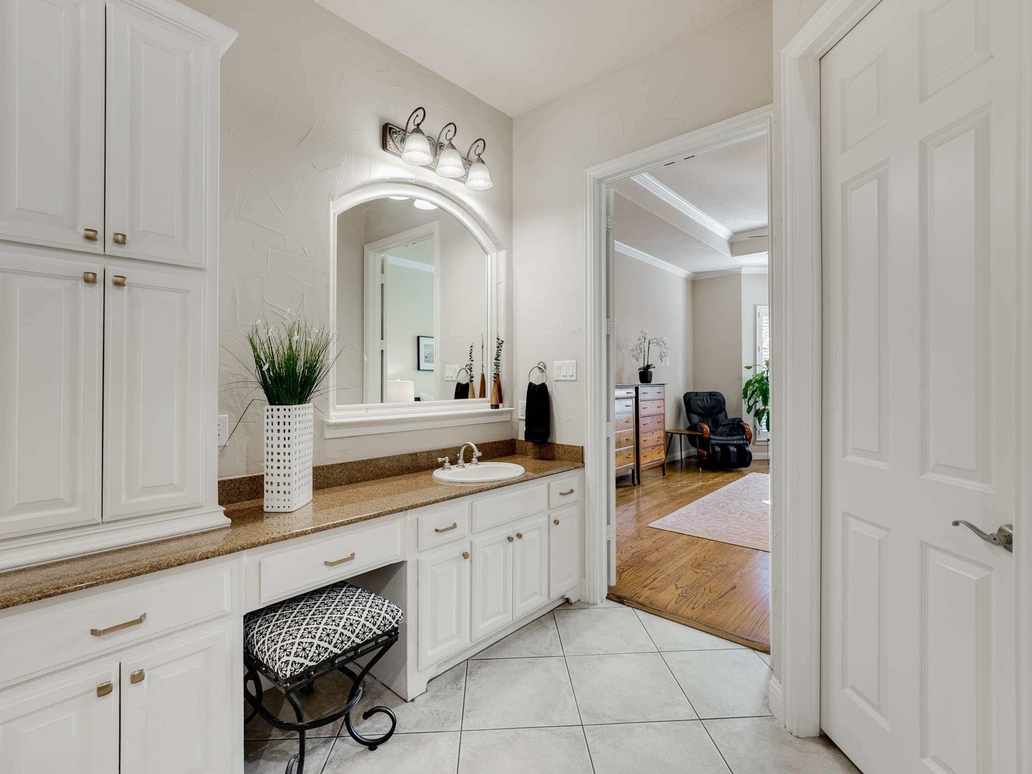 3205 Wild Oak Trail