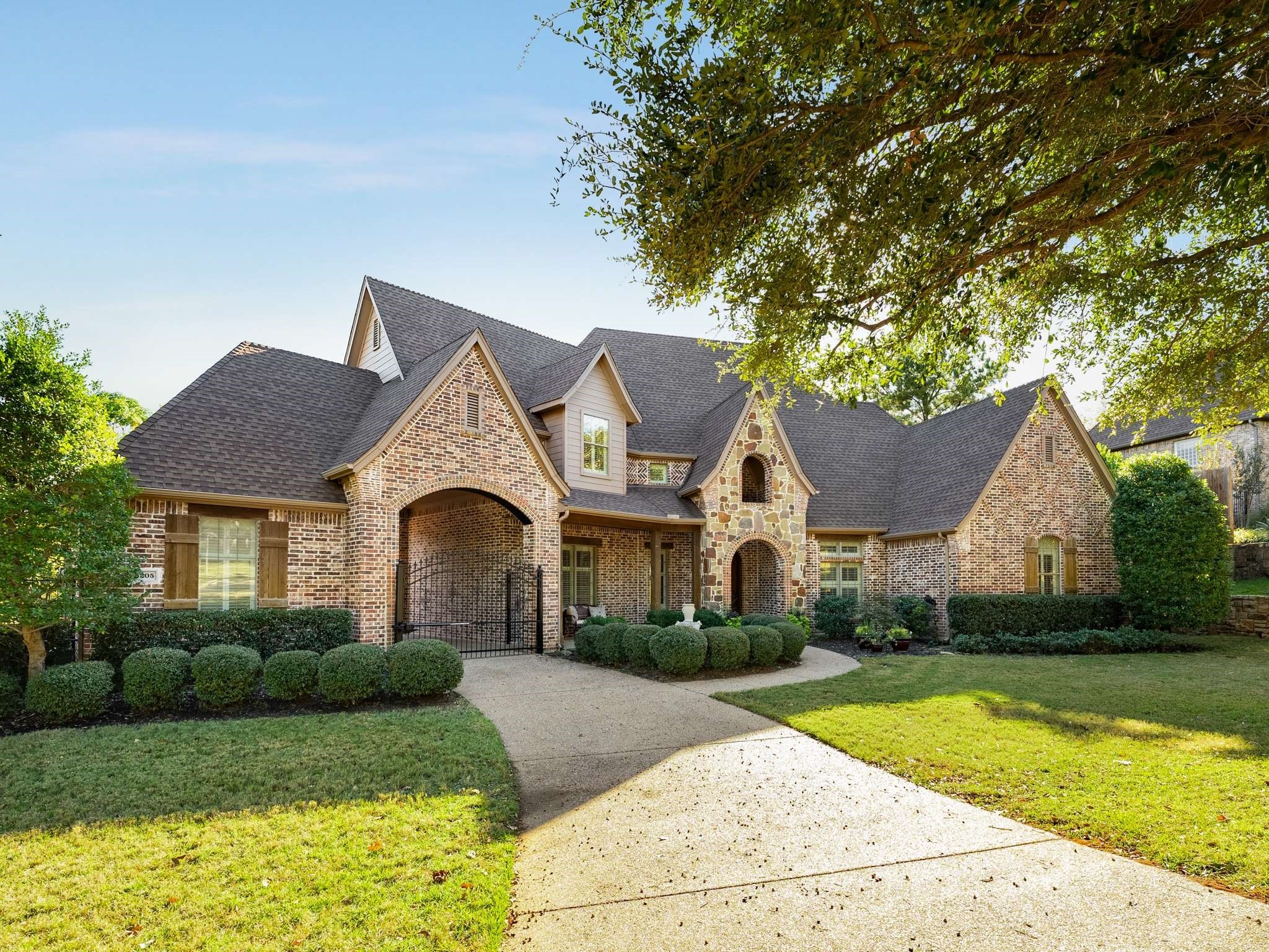 3205 Wild Oak Trail