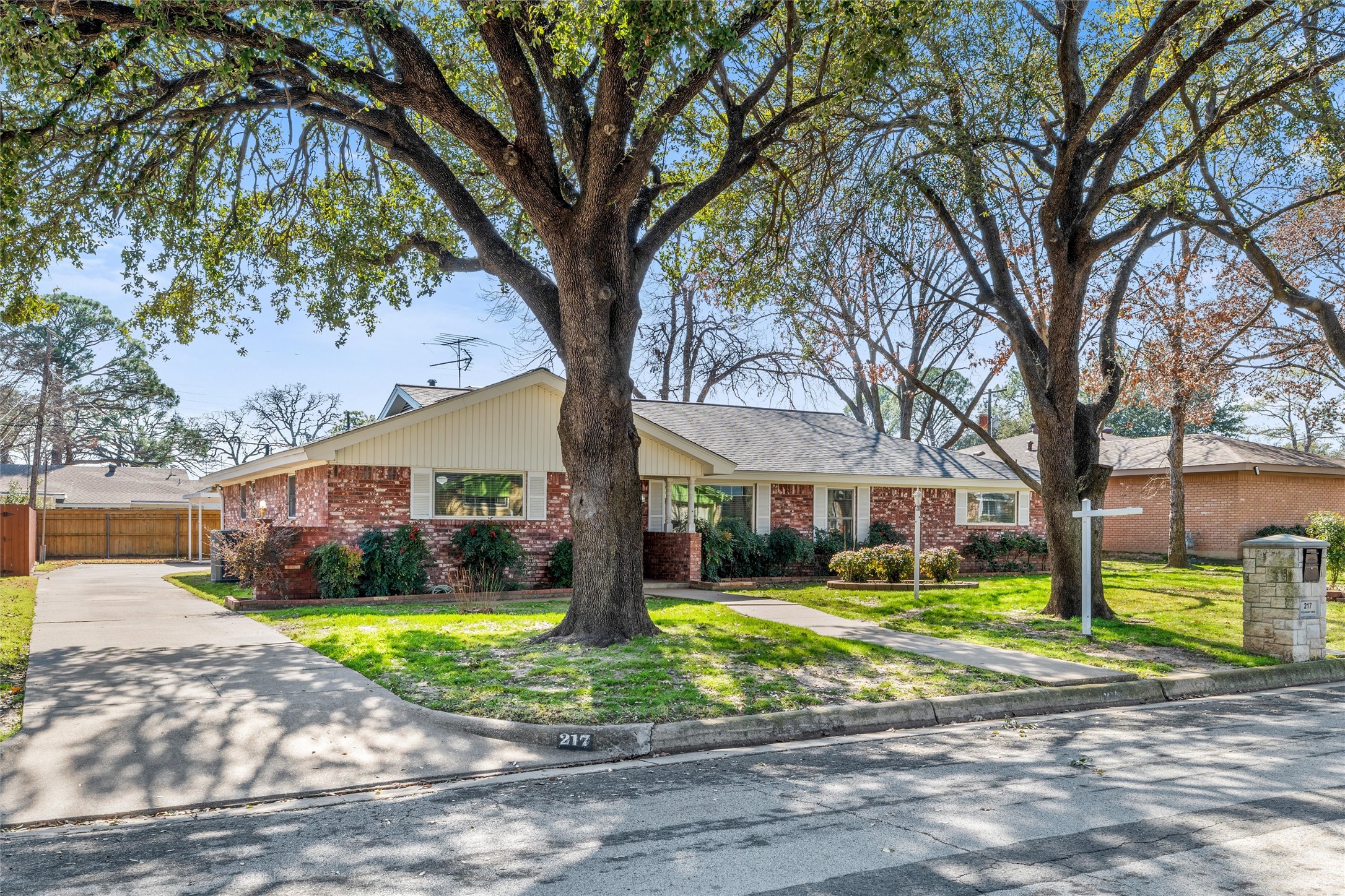 217 W Pleasantview Drive