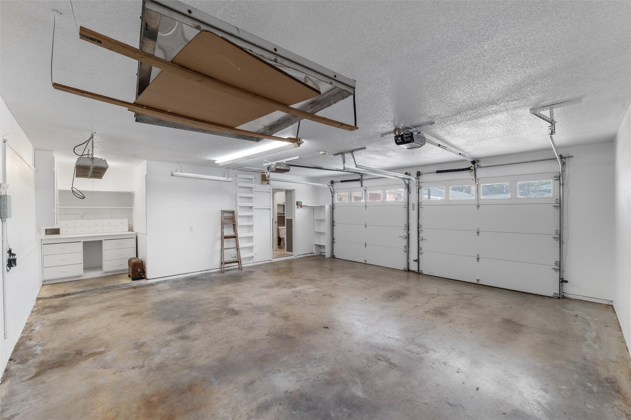 217 W Pleasantview Drive
