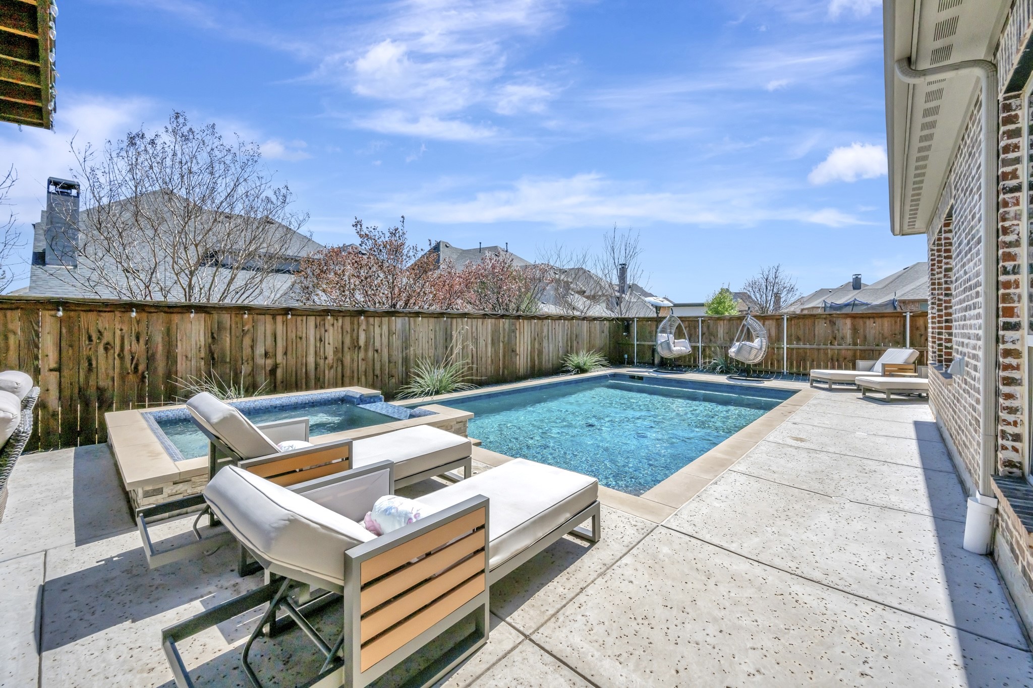 1016 W Bluff Way