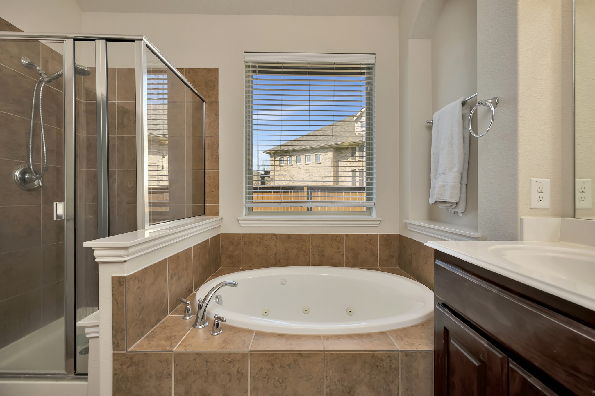 3545 Caspian Cove