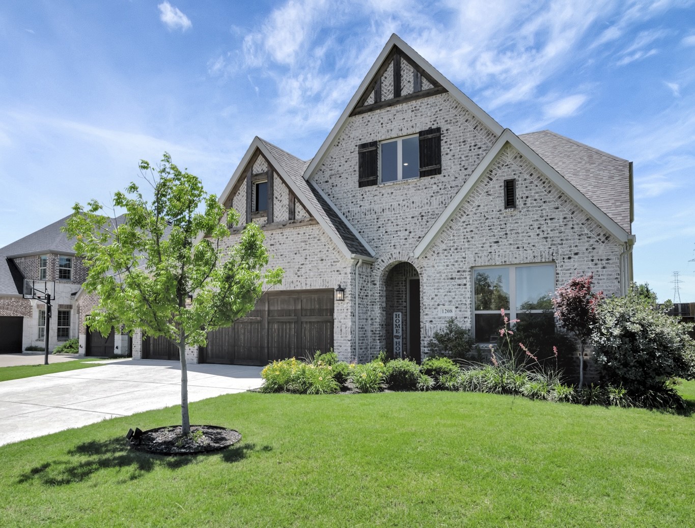 1208 Thornhill Court