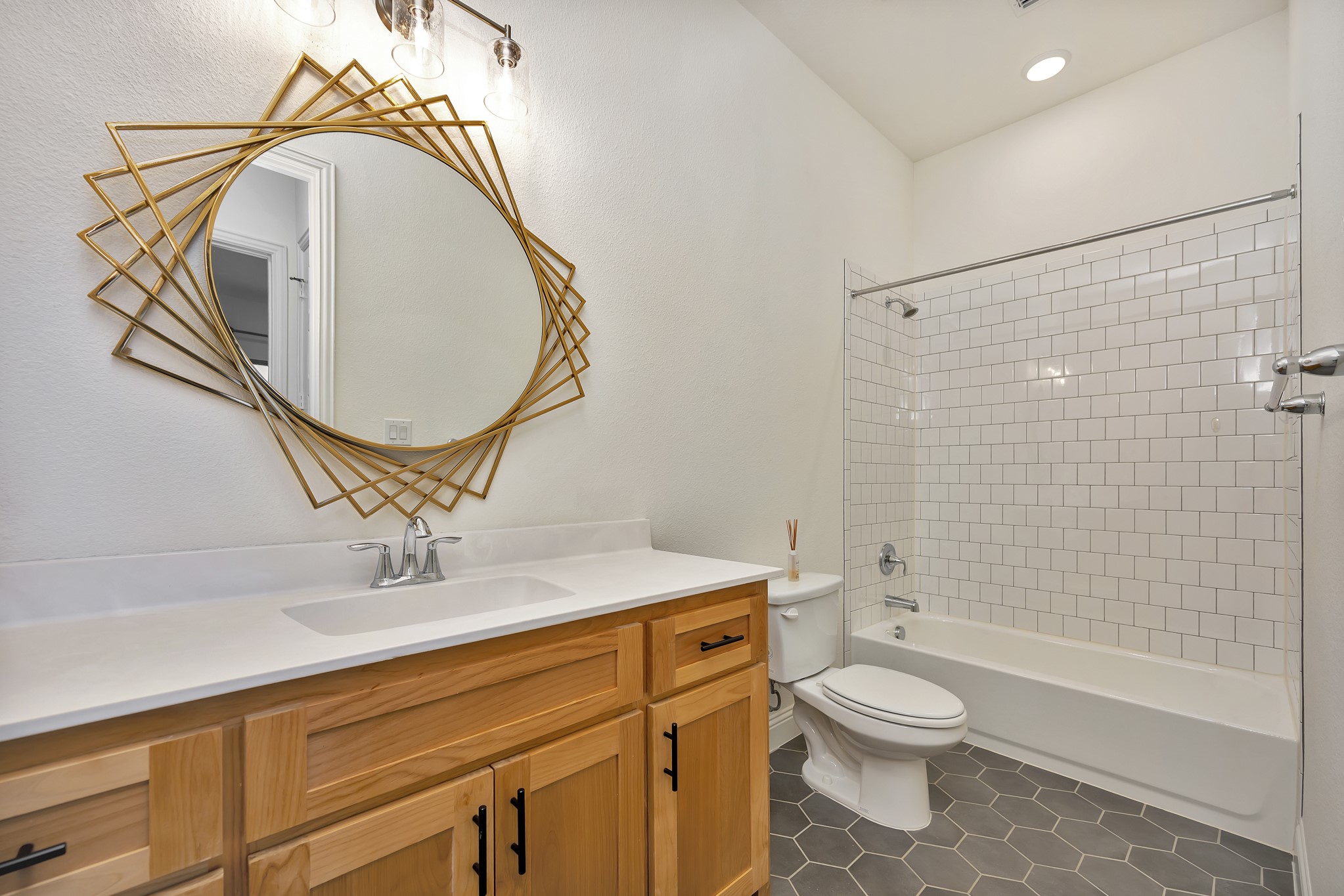 1208 Thornhill Court