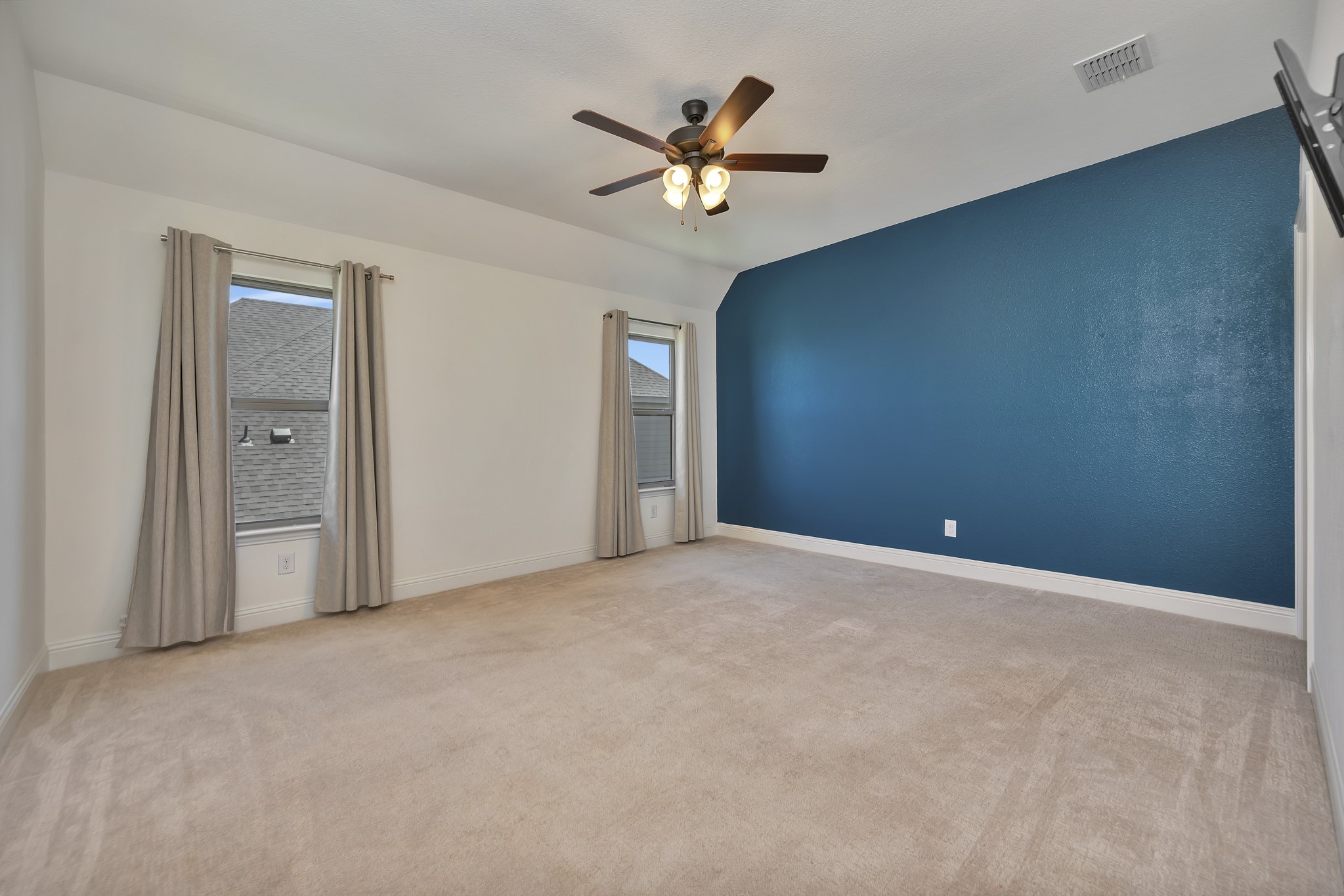 1208 Thornhill Court