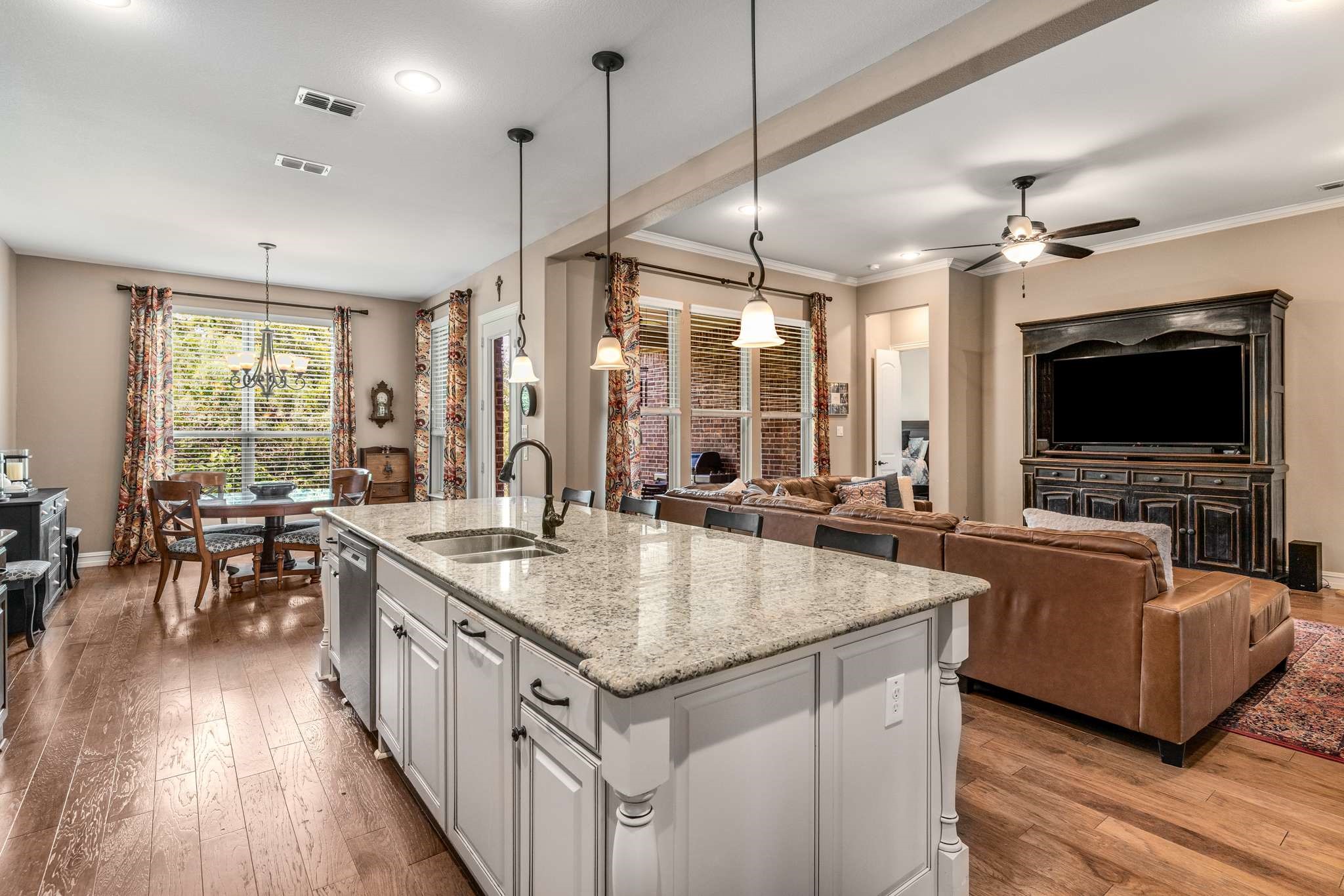 2825 Macquarie Street