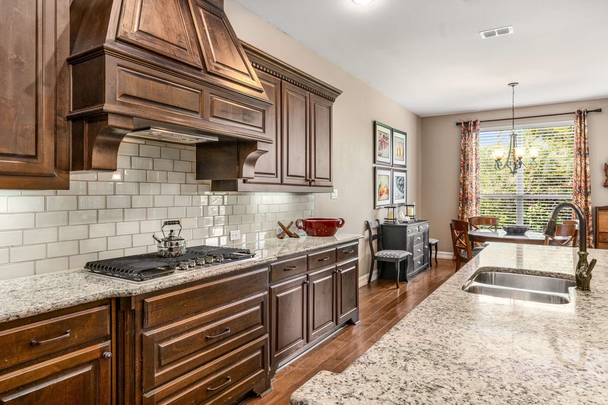 2825 Macquarie Street