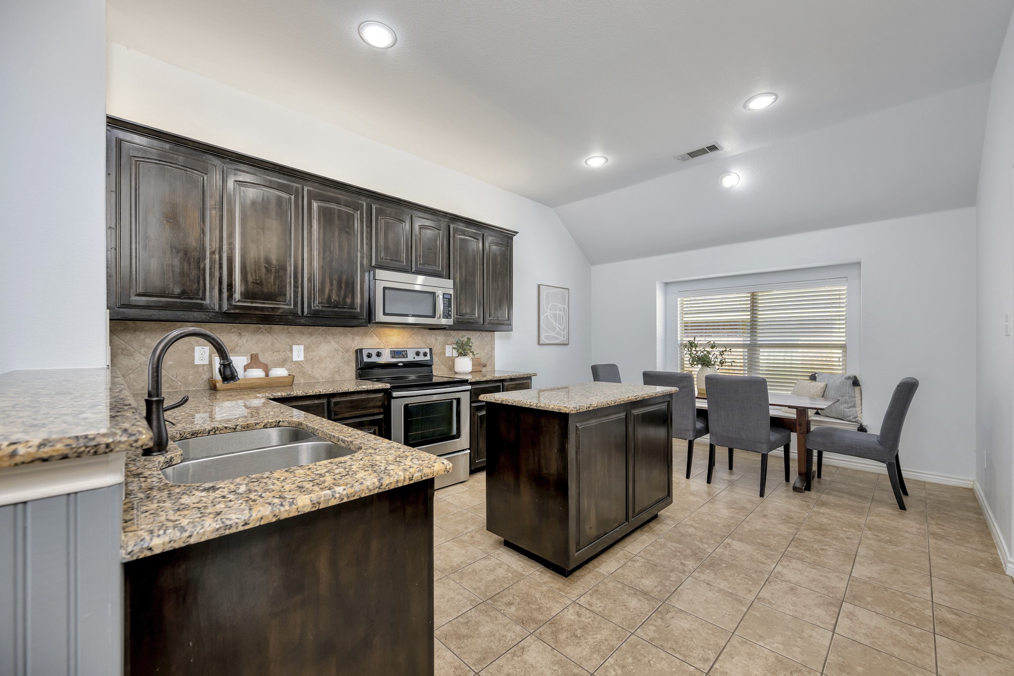 12421 Woods Edge Trail