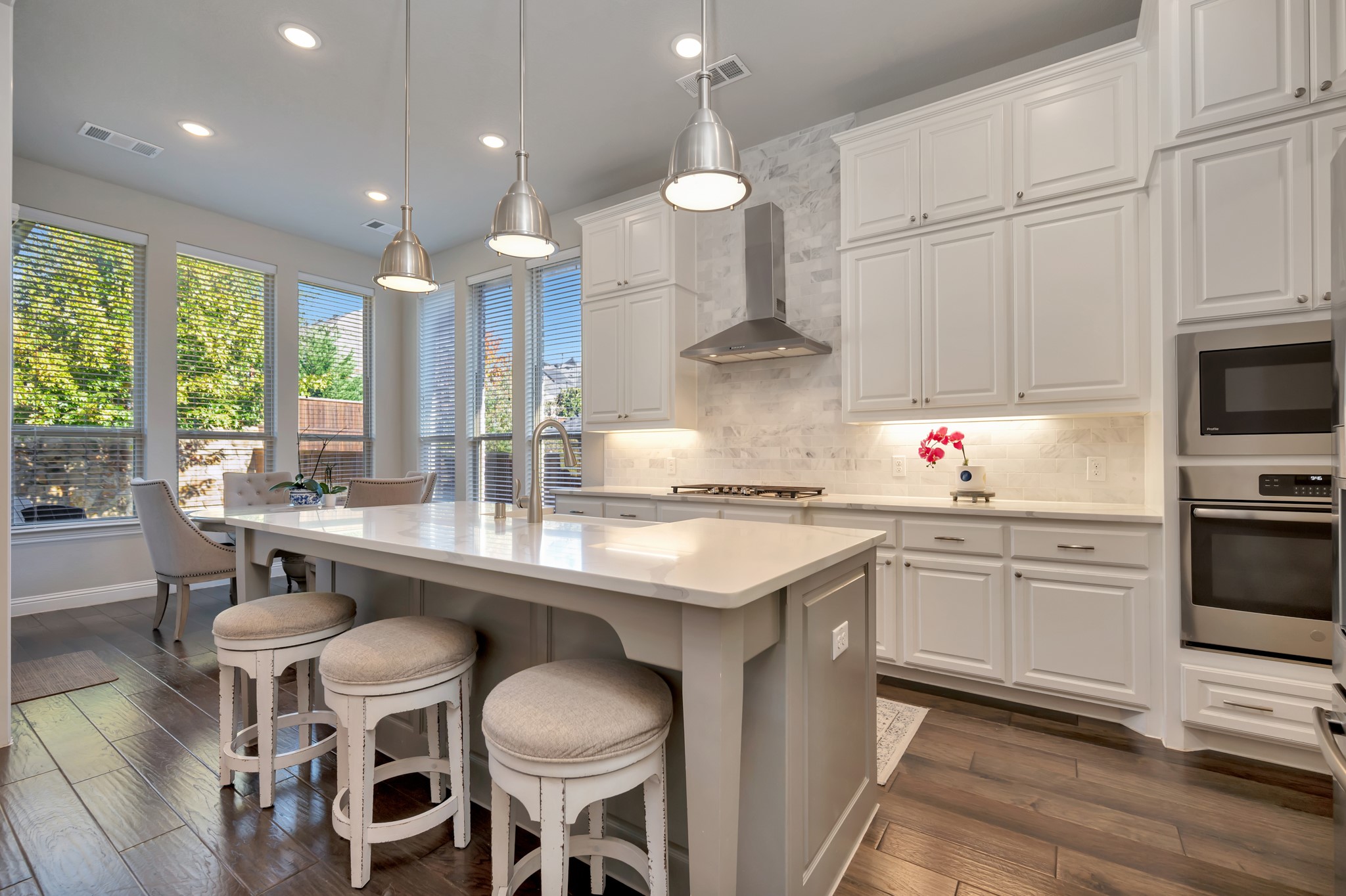 1117 Thornhill Way