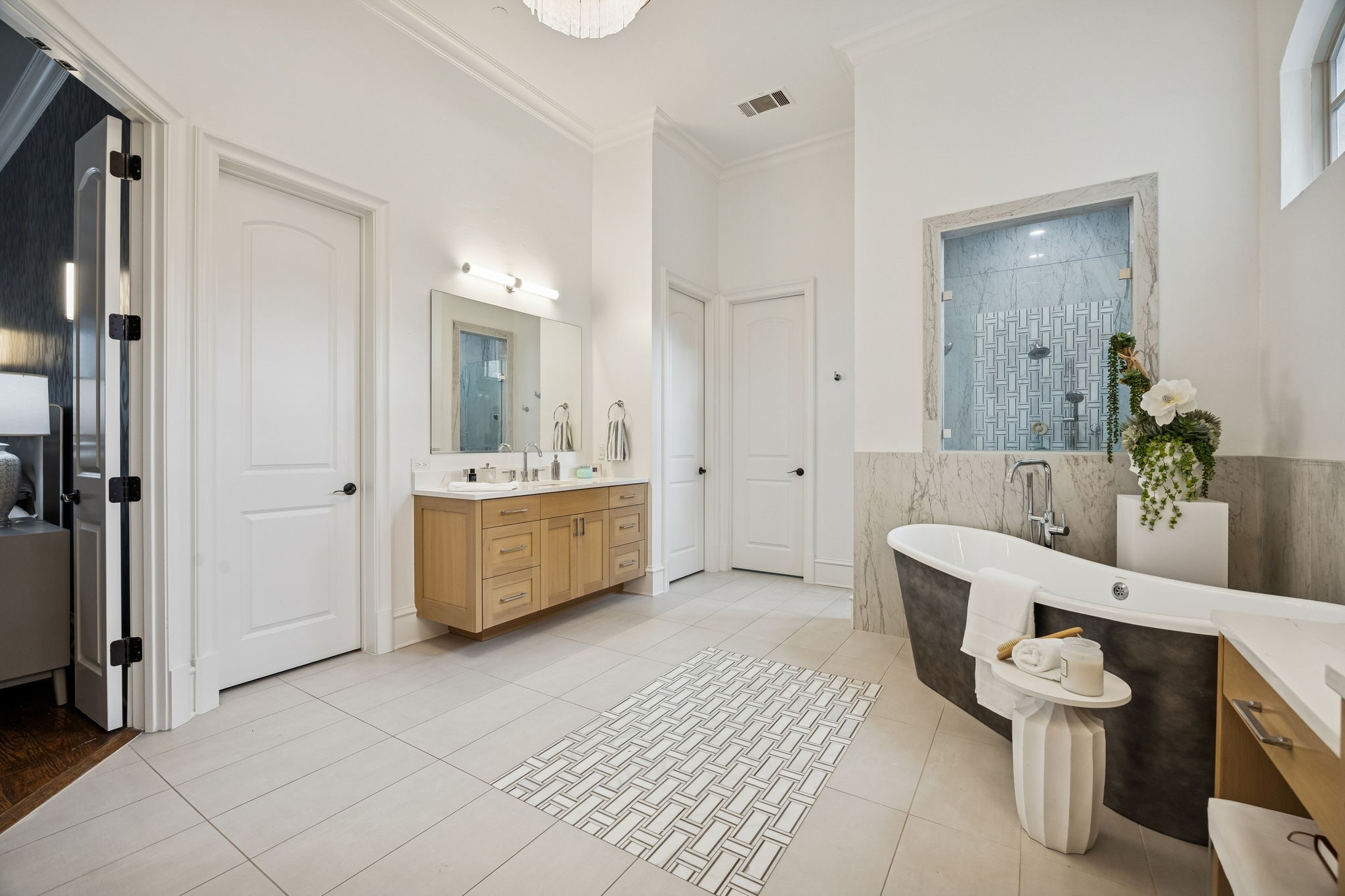 912 Silverton Street