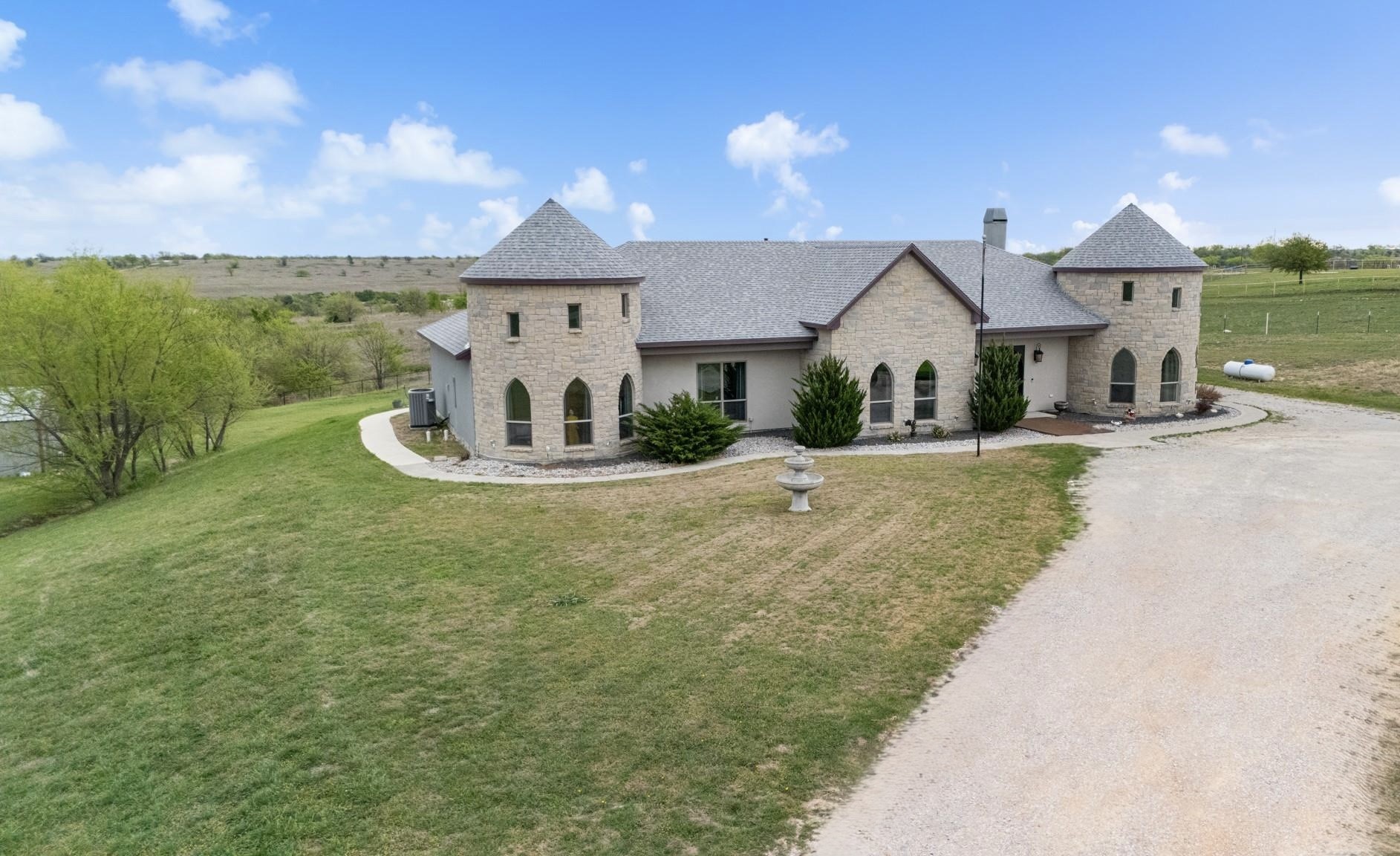 1395 Private Road 4011