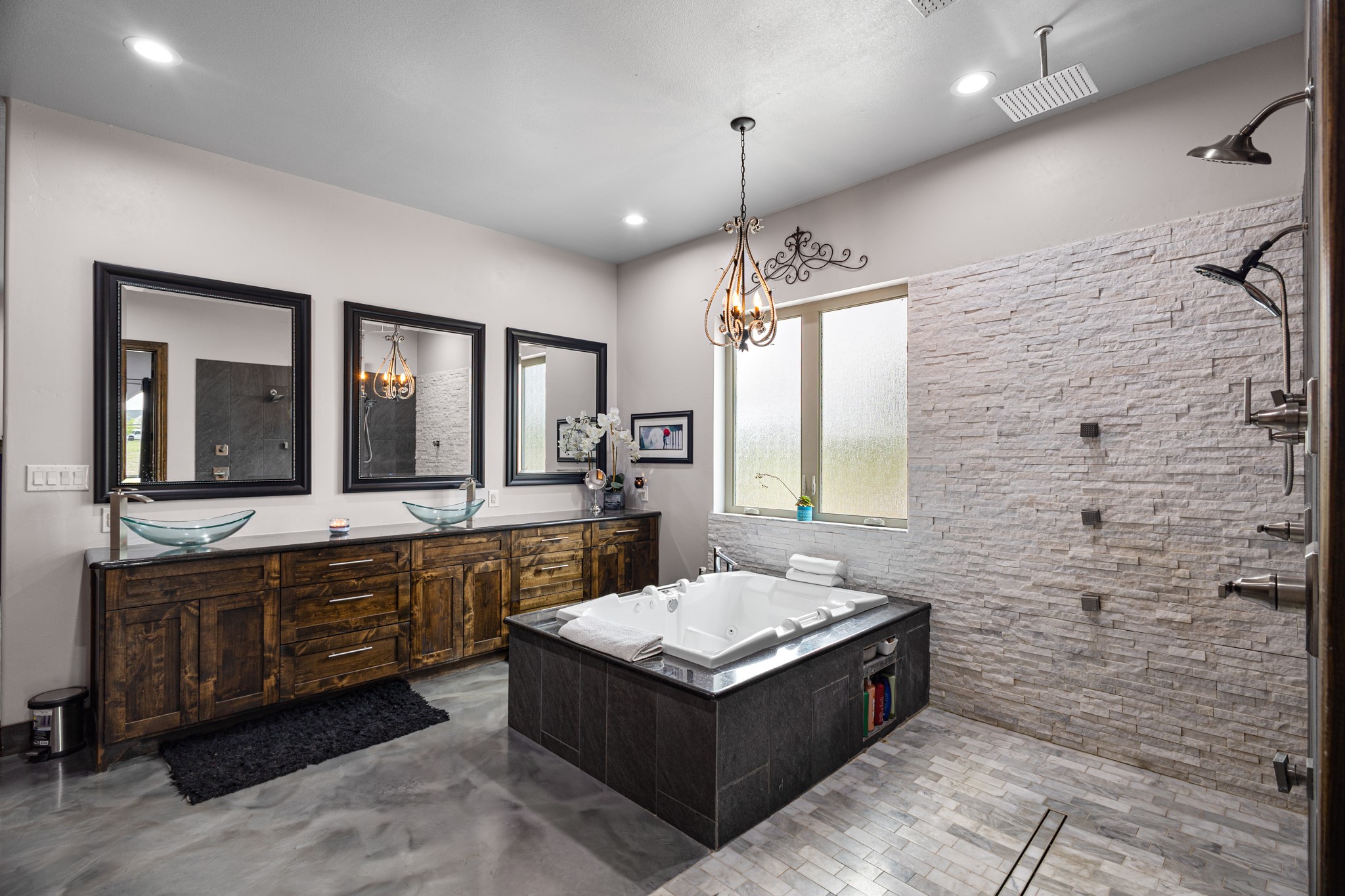 1395 Private Road 4011