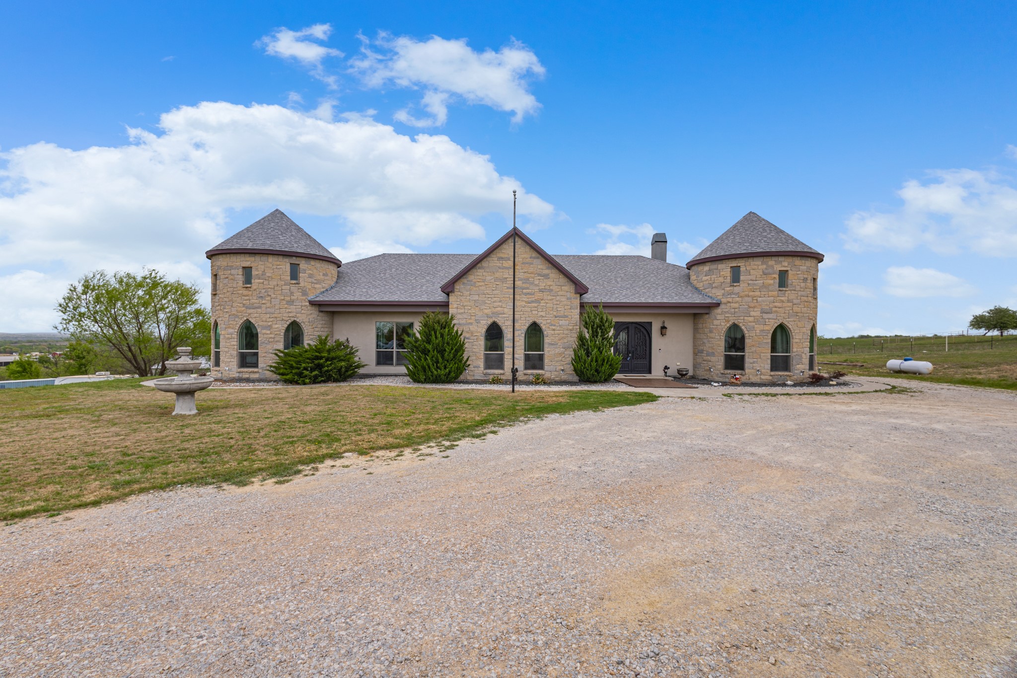 1395 Private Road 4011