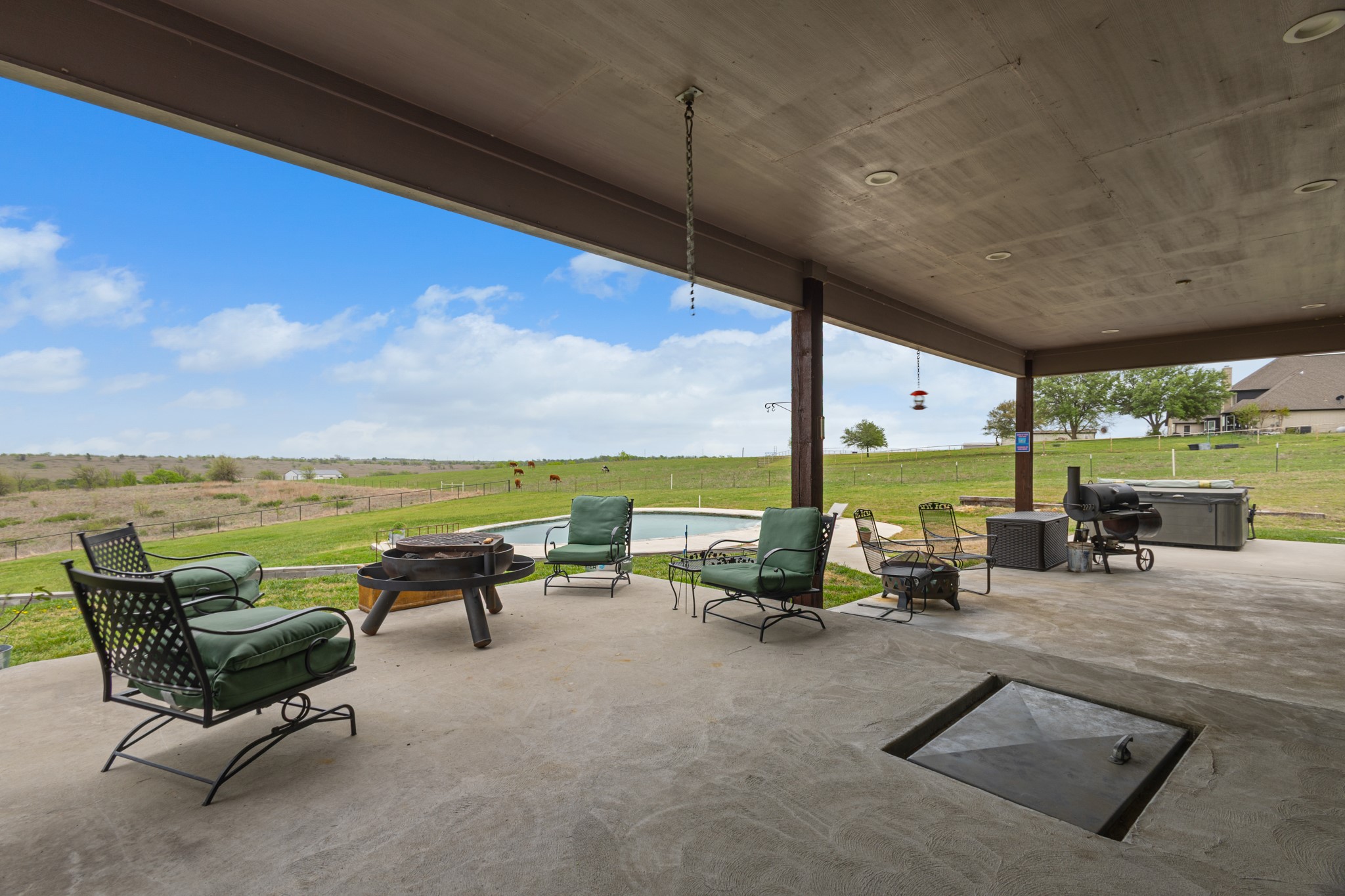 1395 Private Road 4011