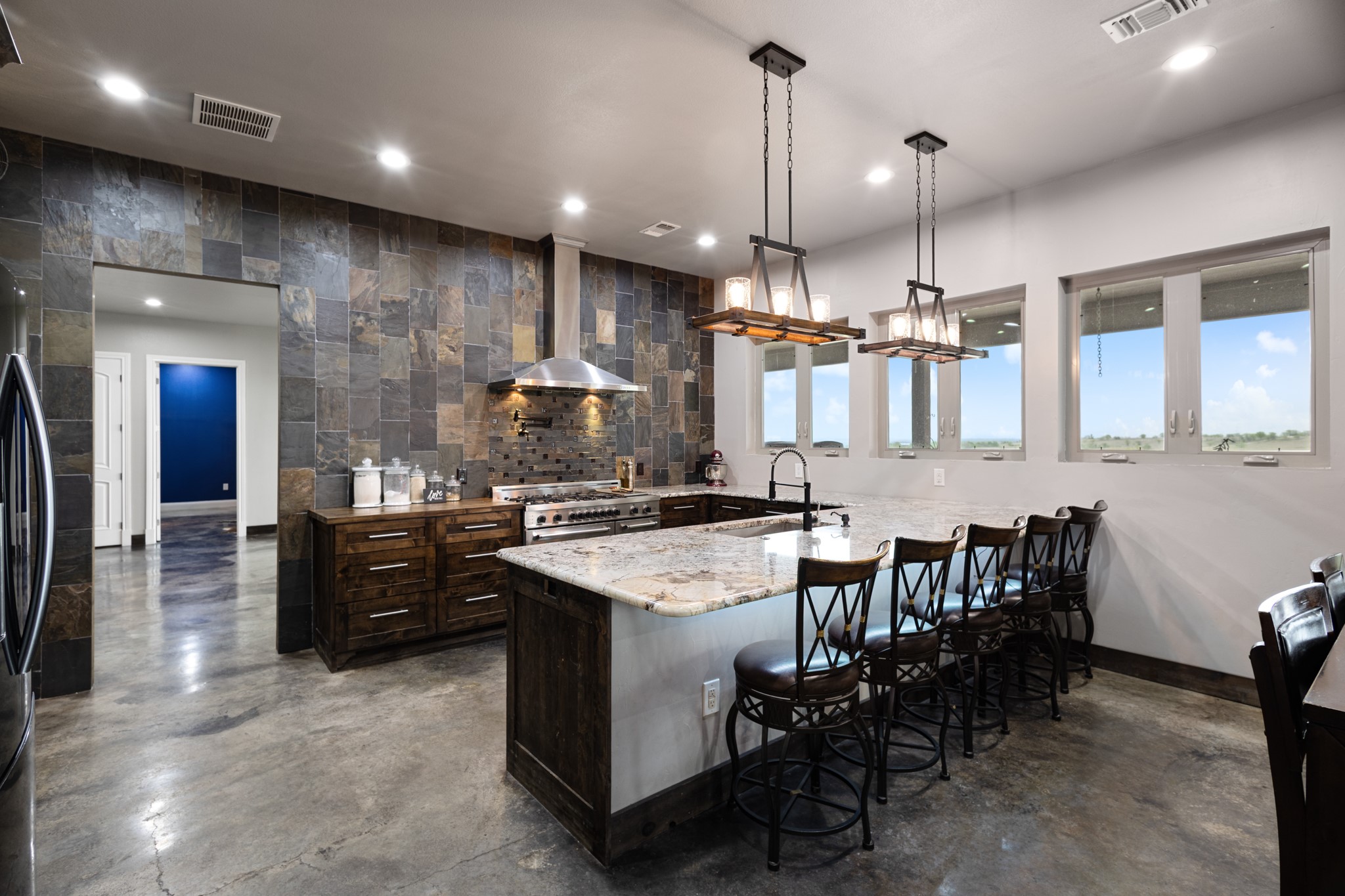 1395 Private Road 4011