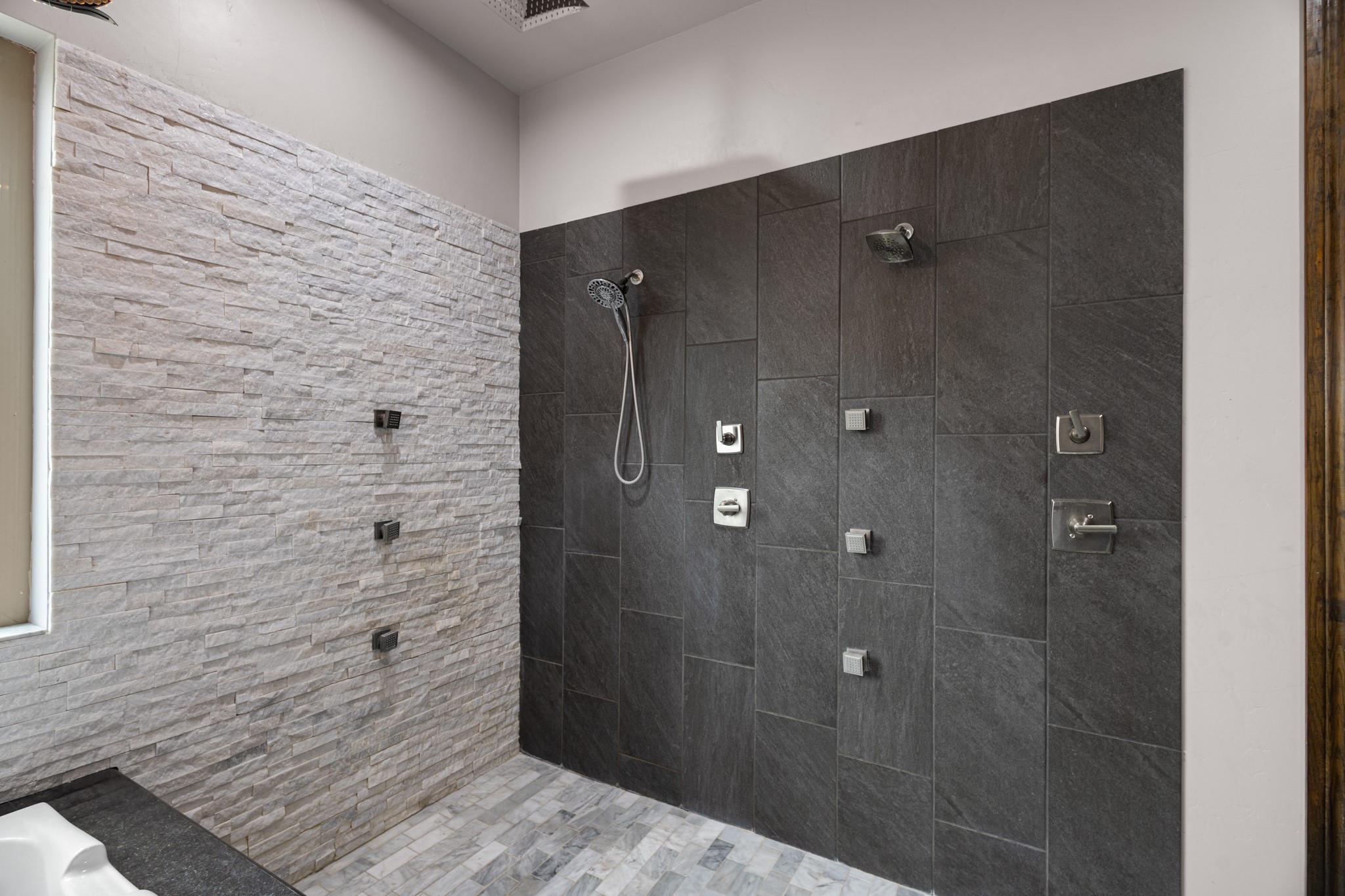 1395 Private Road 4011