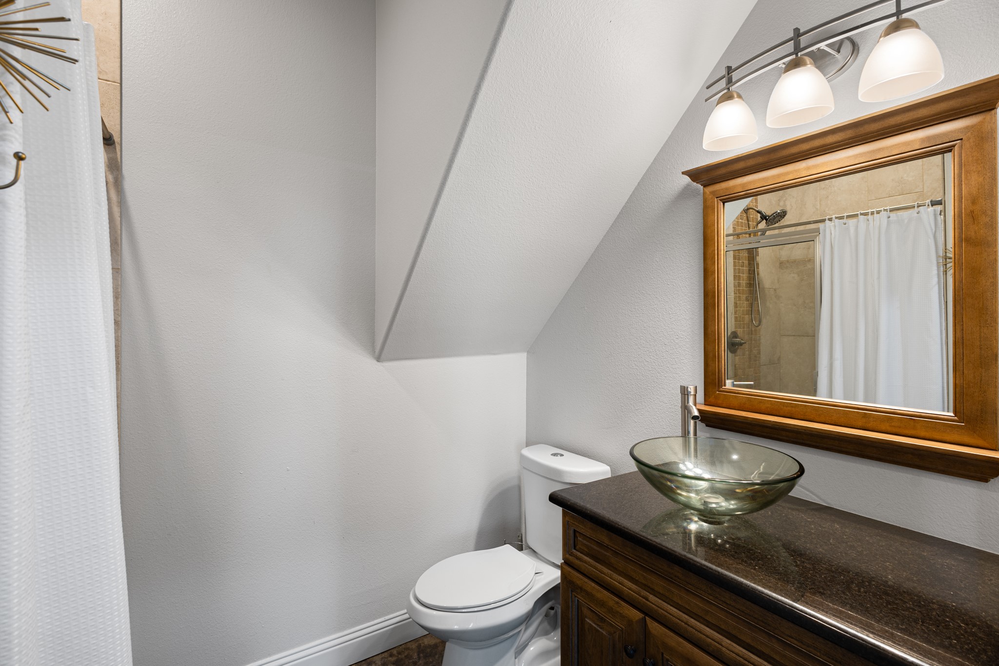 1395 Private Road 4011