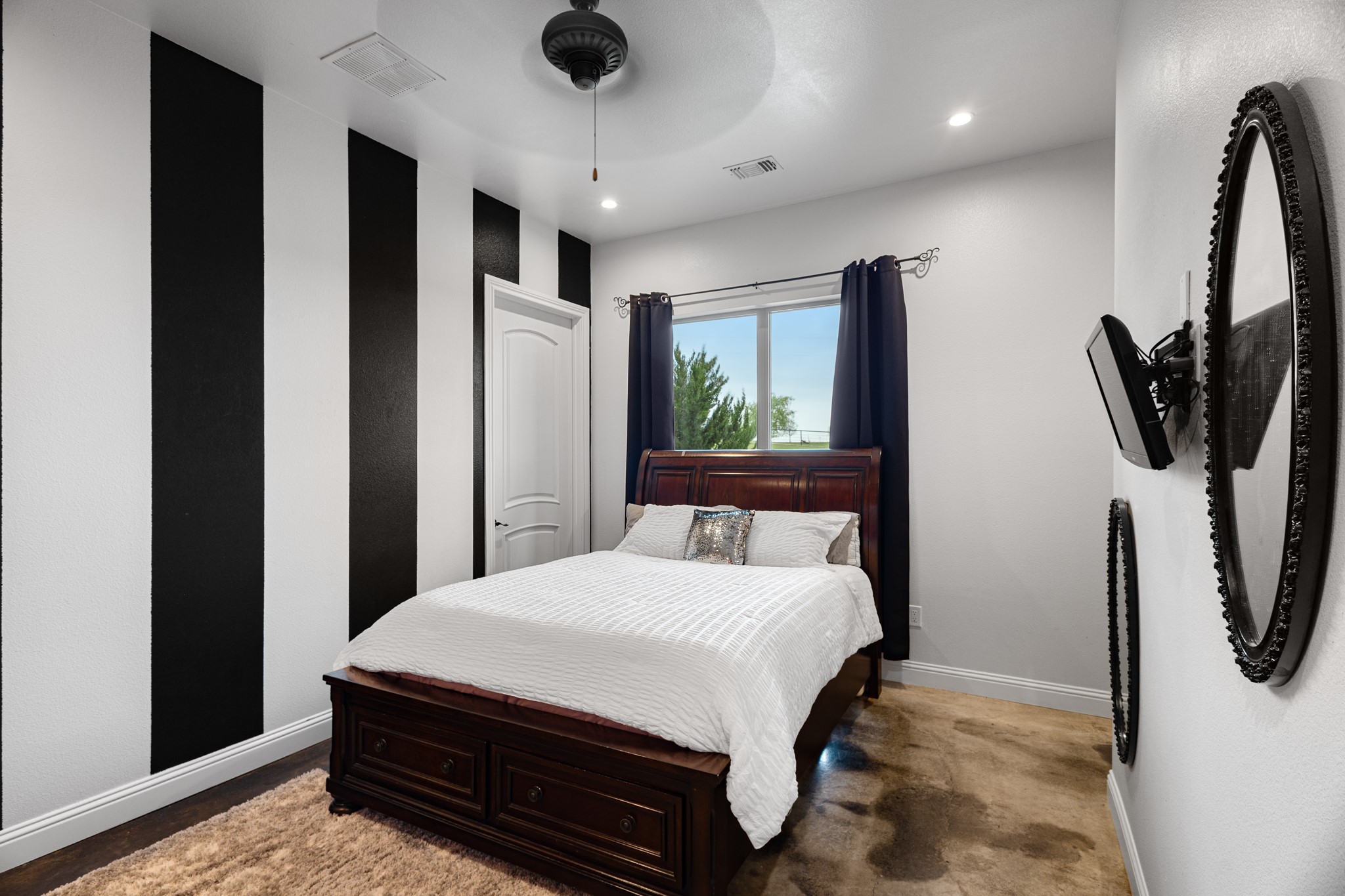 1395 Private Road 4011