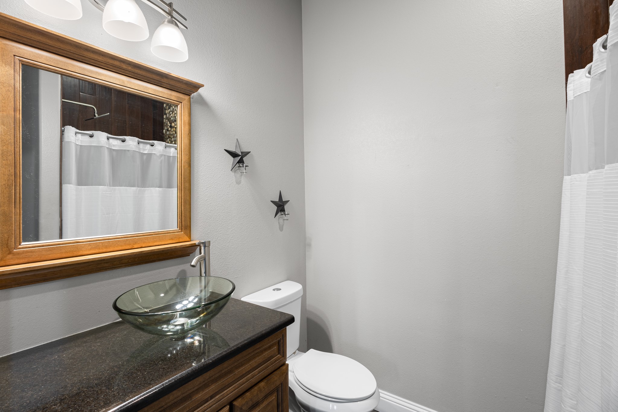 1395 Private Road 4011