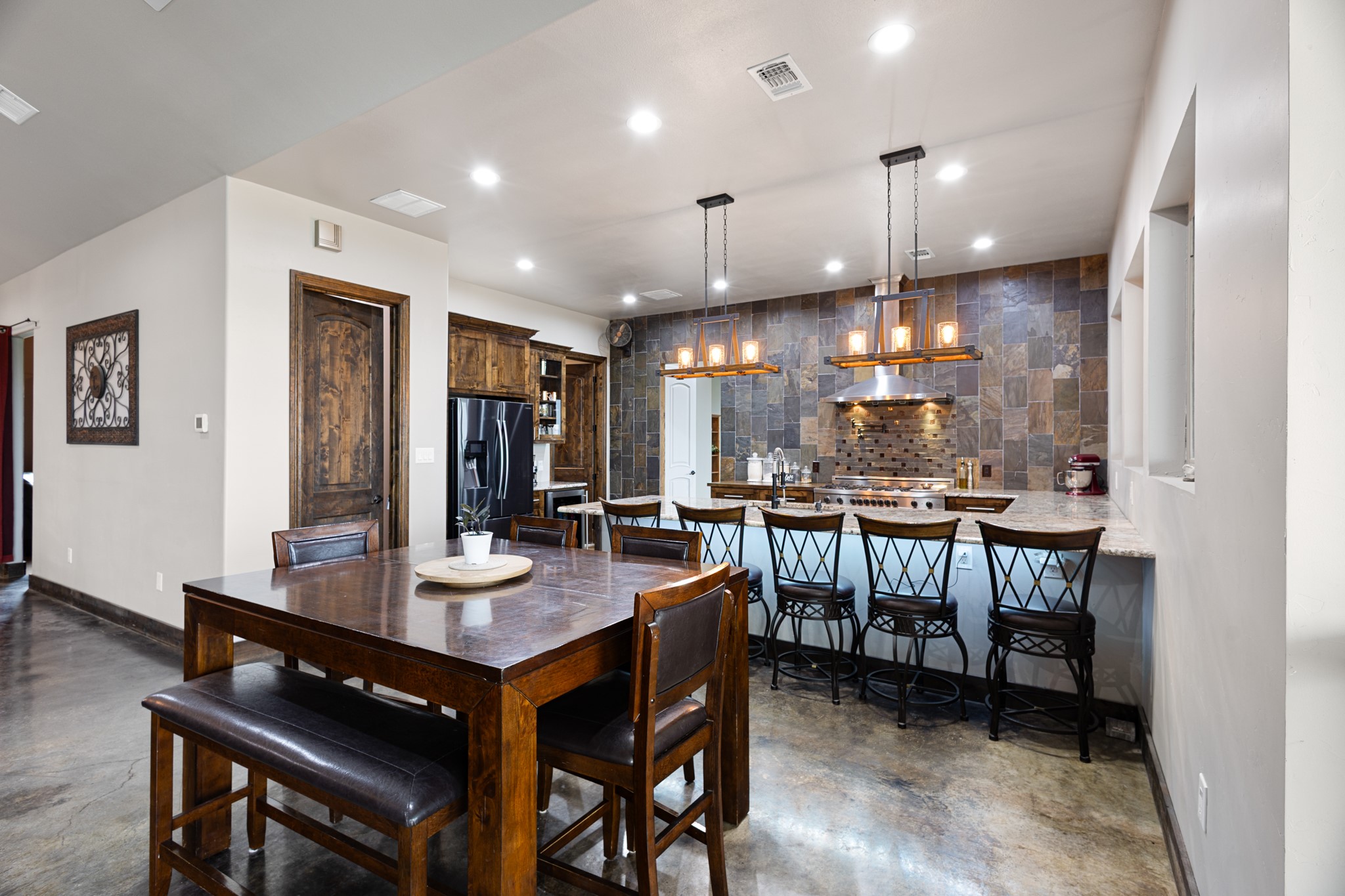 1395 Private Road 4011