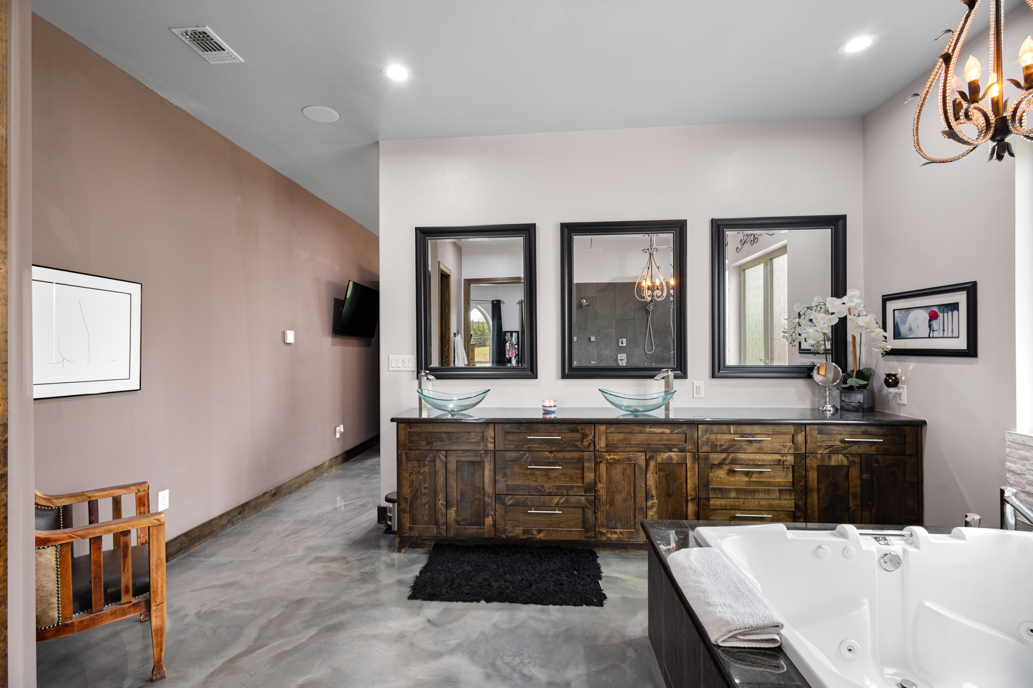 1395 Private Road 4011