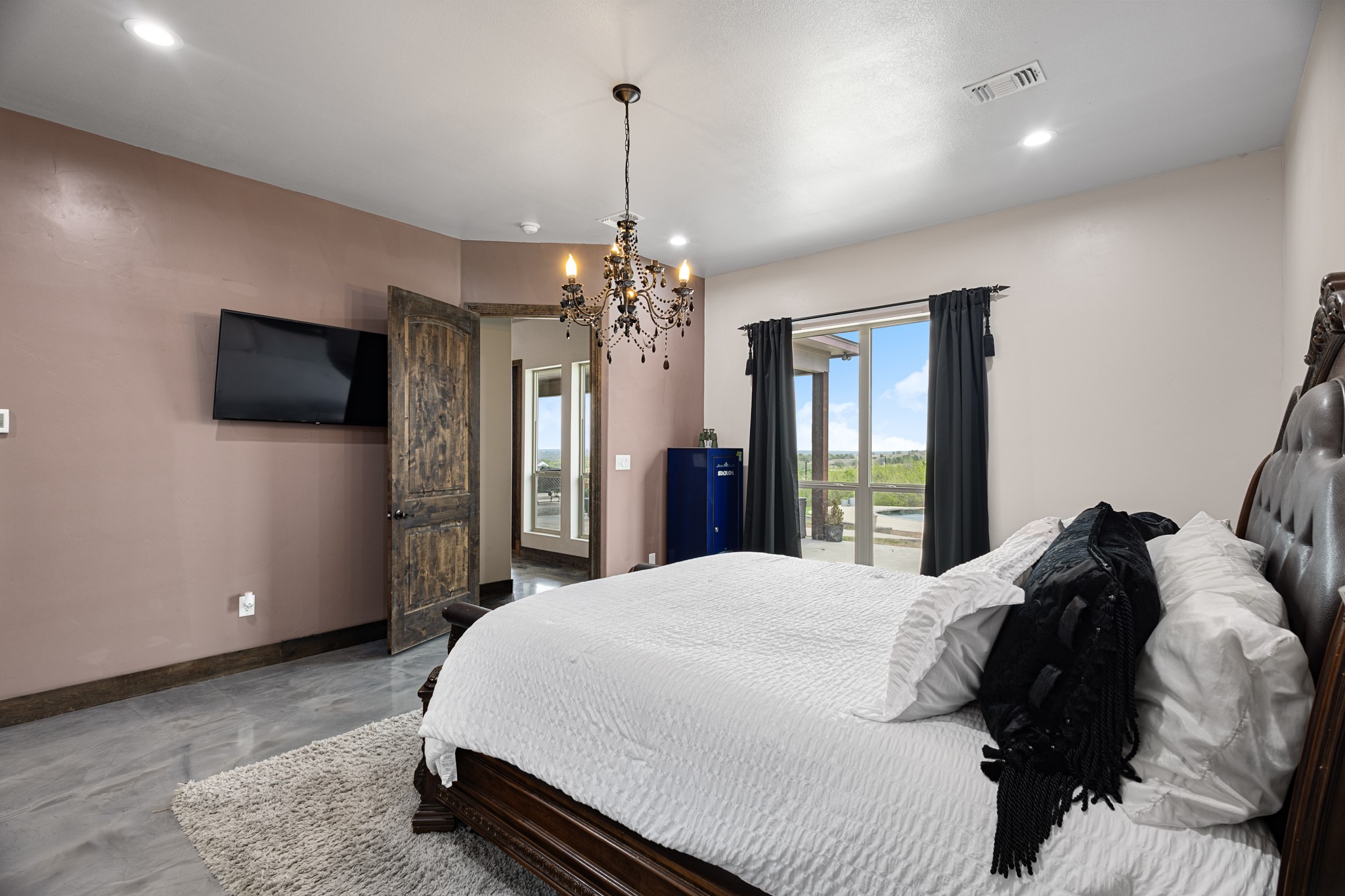 1395 Private Road 4011