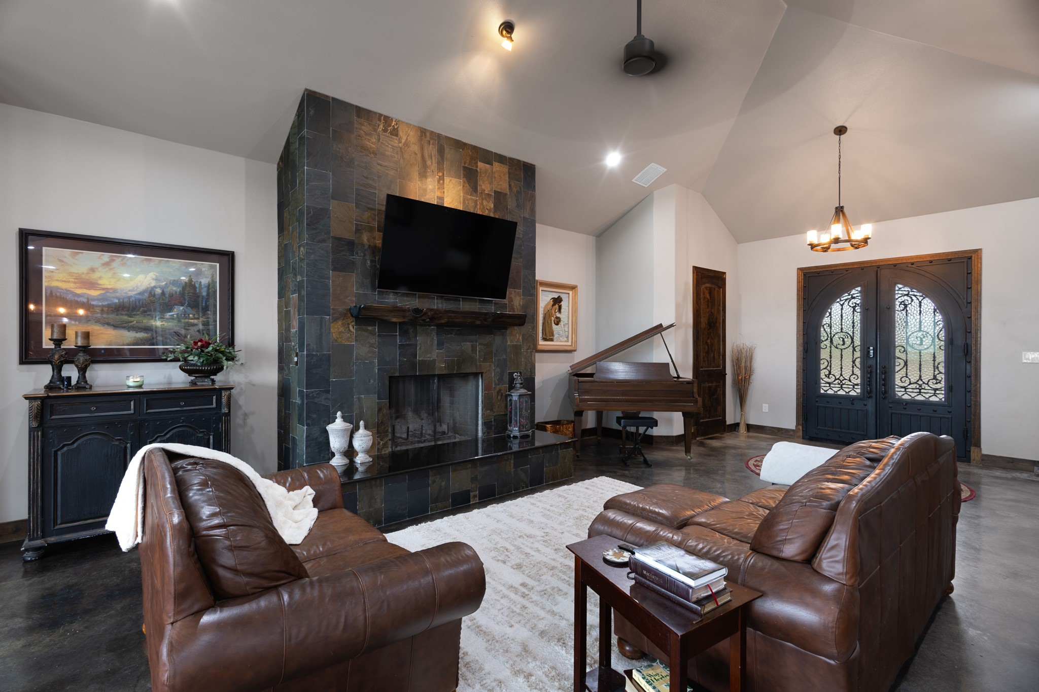 1395 Private Road 4011