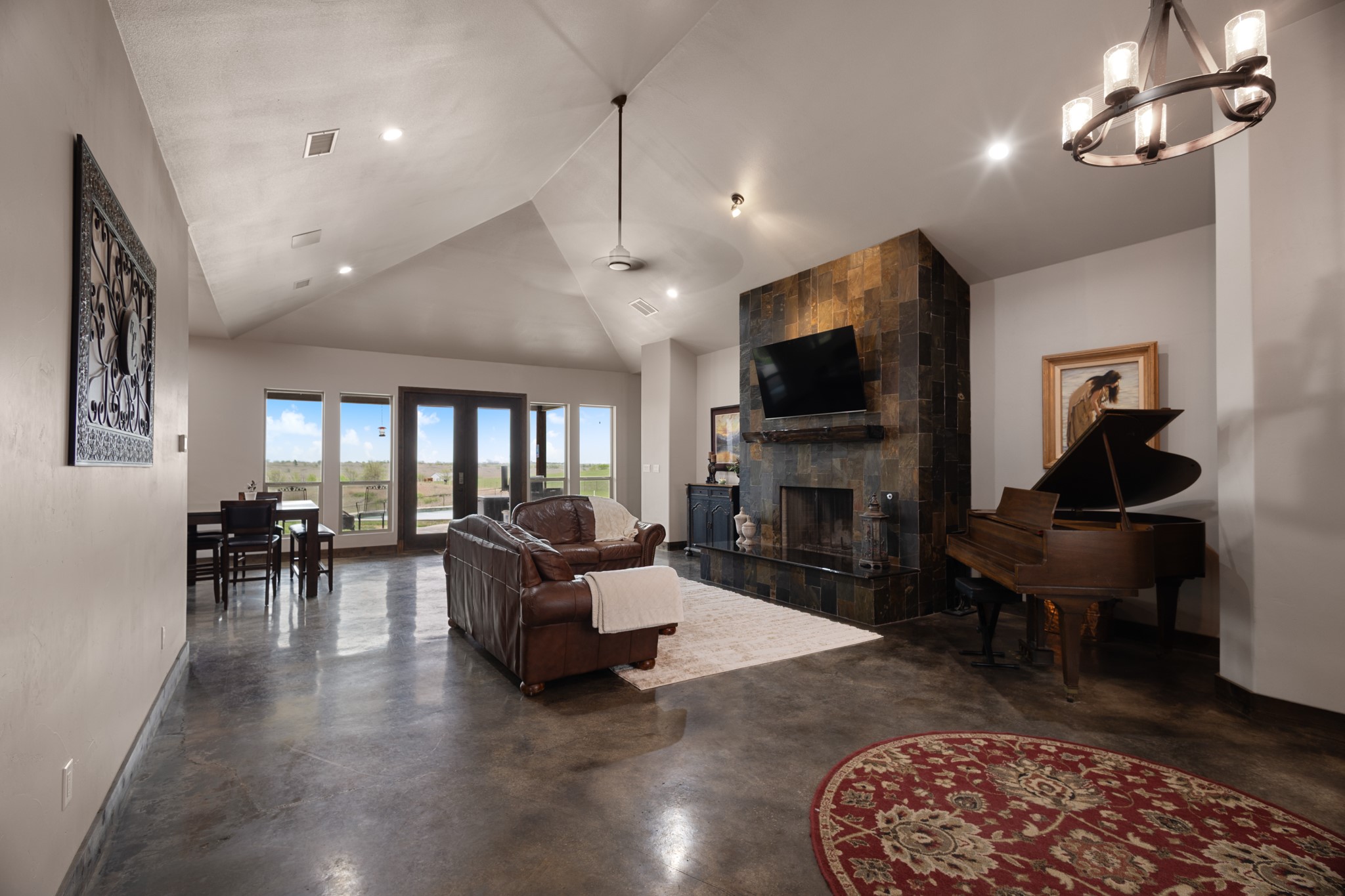 1395 Private Road 4011