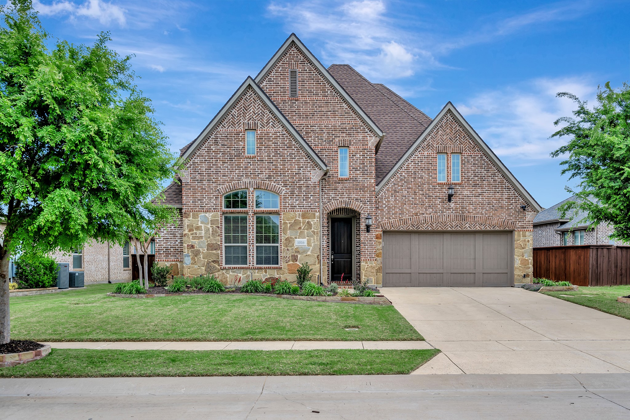 1016 W Bluff Way