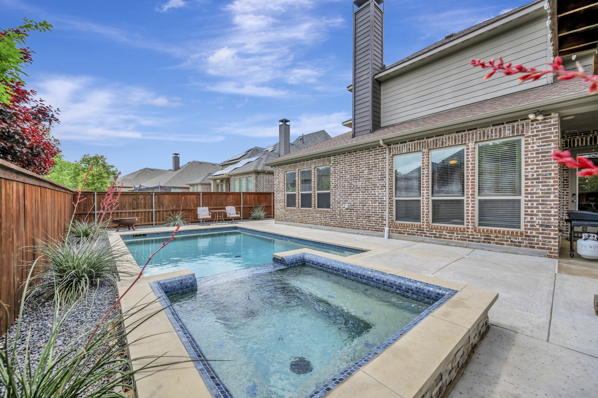 1016 W Bluff Way