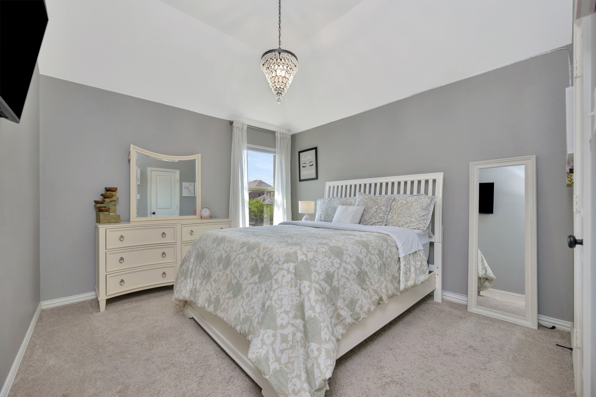 944 Highpoint Way
