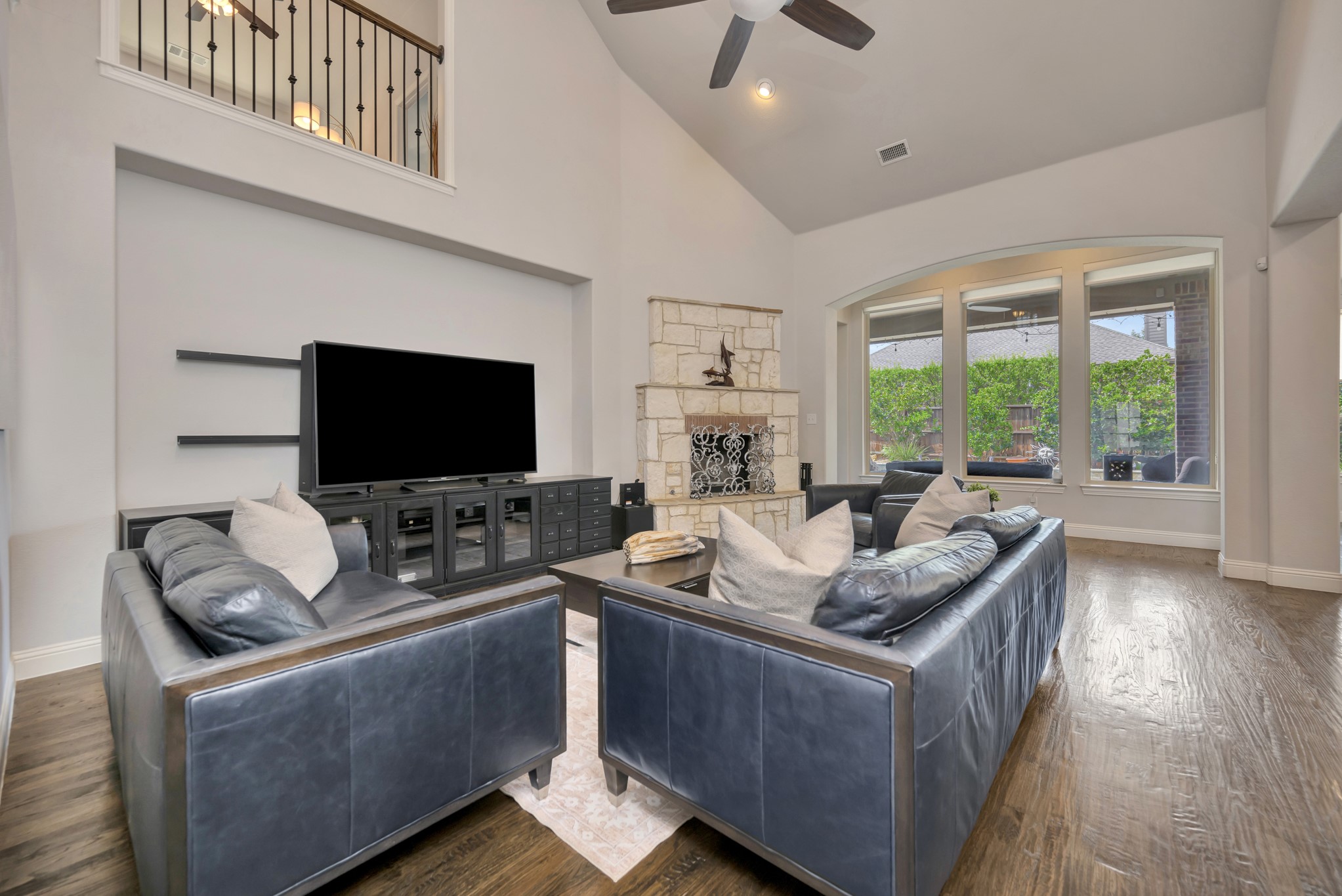 944 Highpoint Way