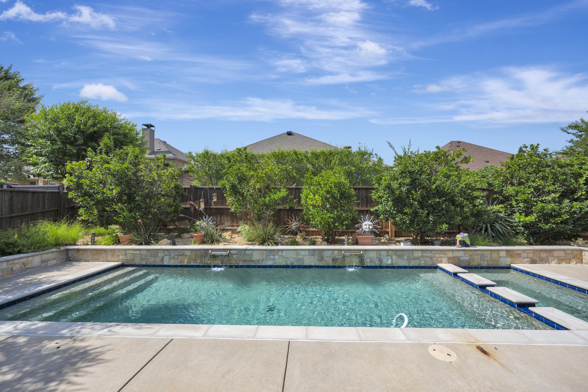 944 Highpoint Way