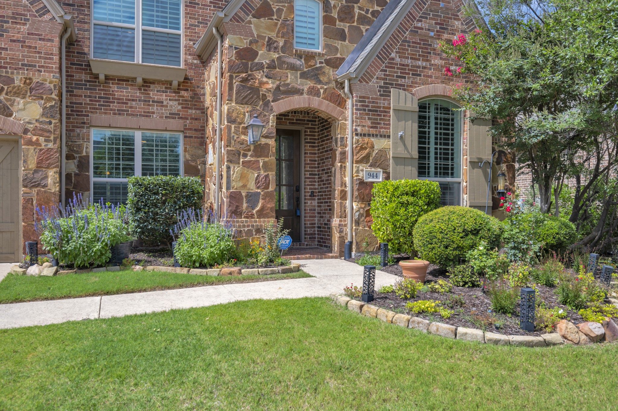 944 Highpoint Way