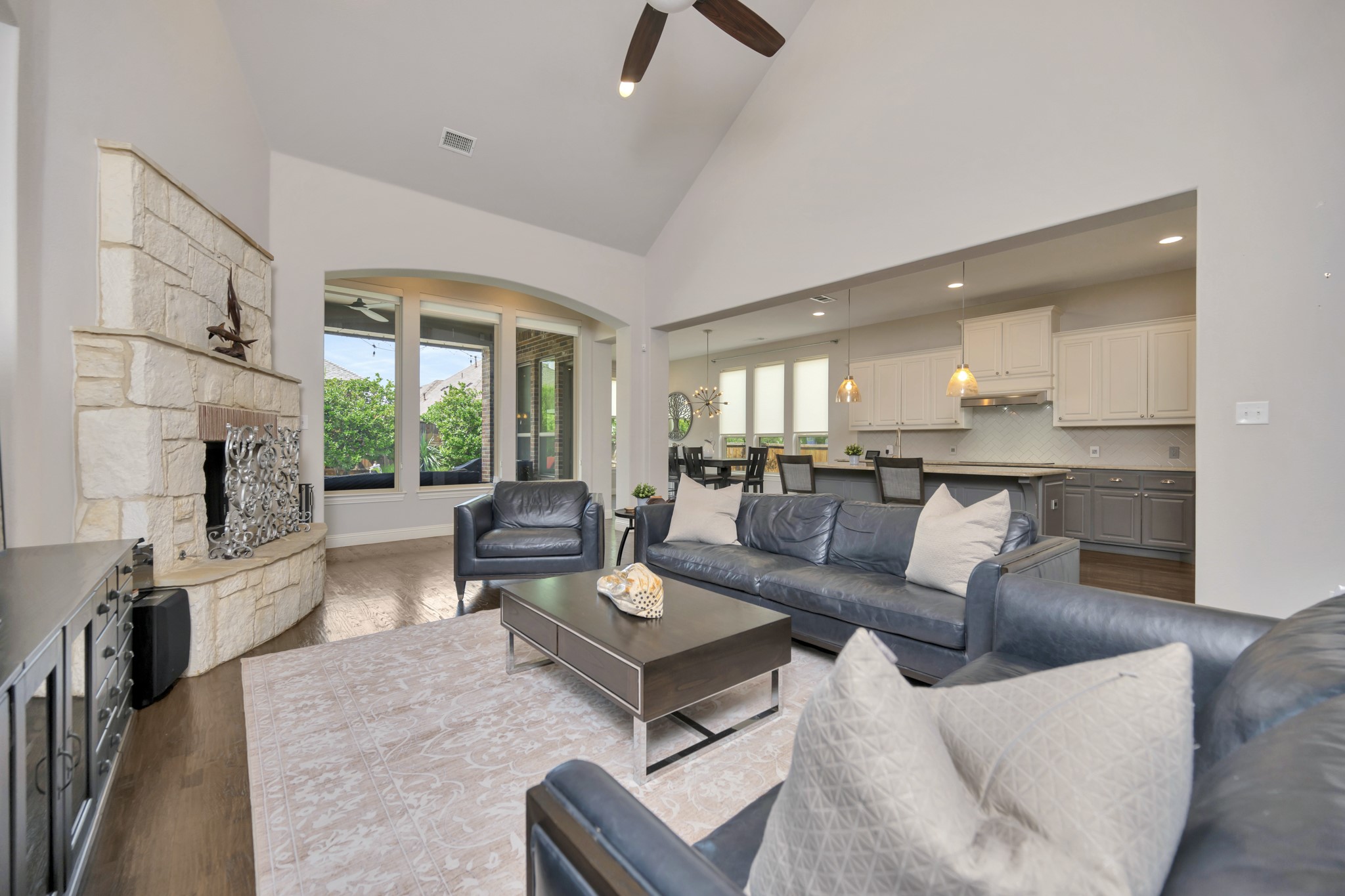 944 Highpoint Way