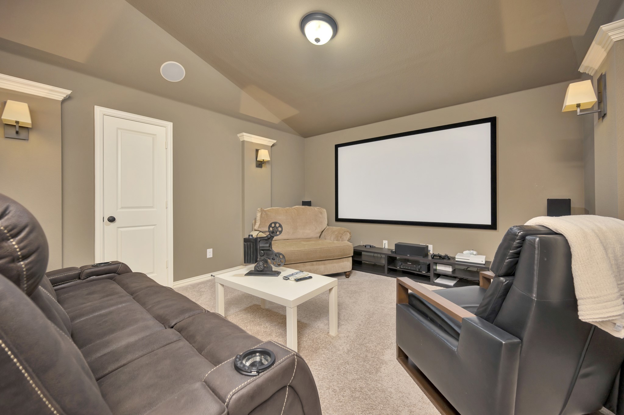 944 Highpoint Way