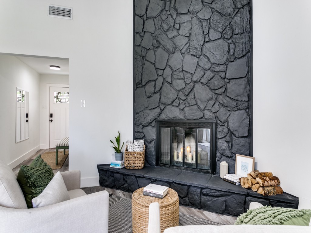708 Oakwood Drive