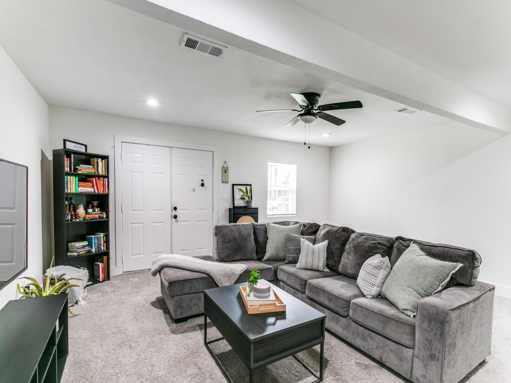 708 Oakwood Drive