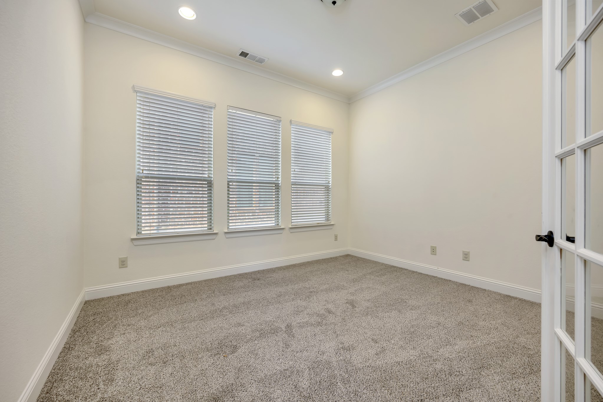 1052 Highpoint Way