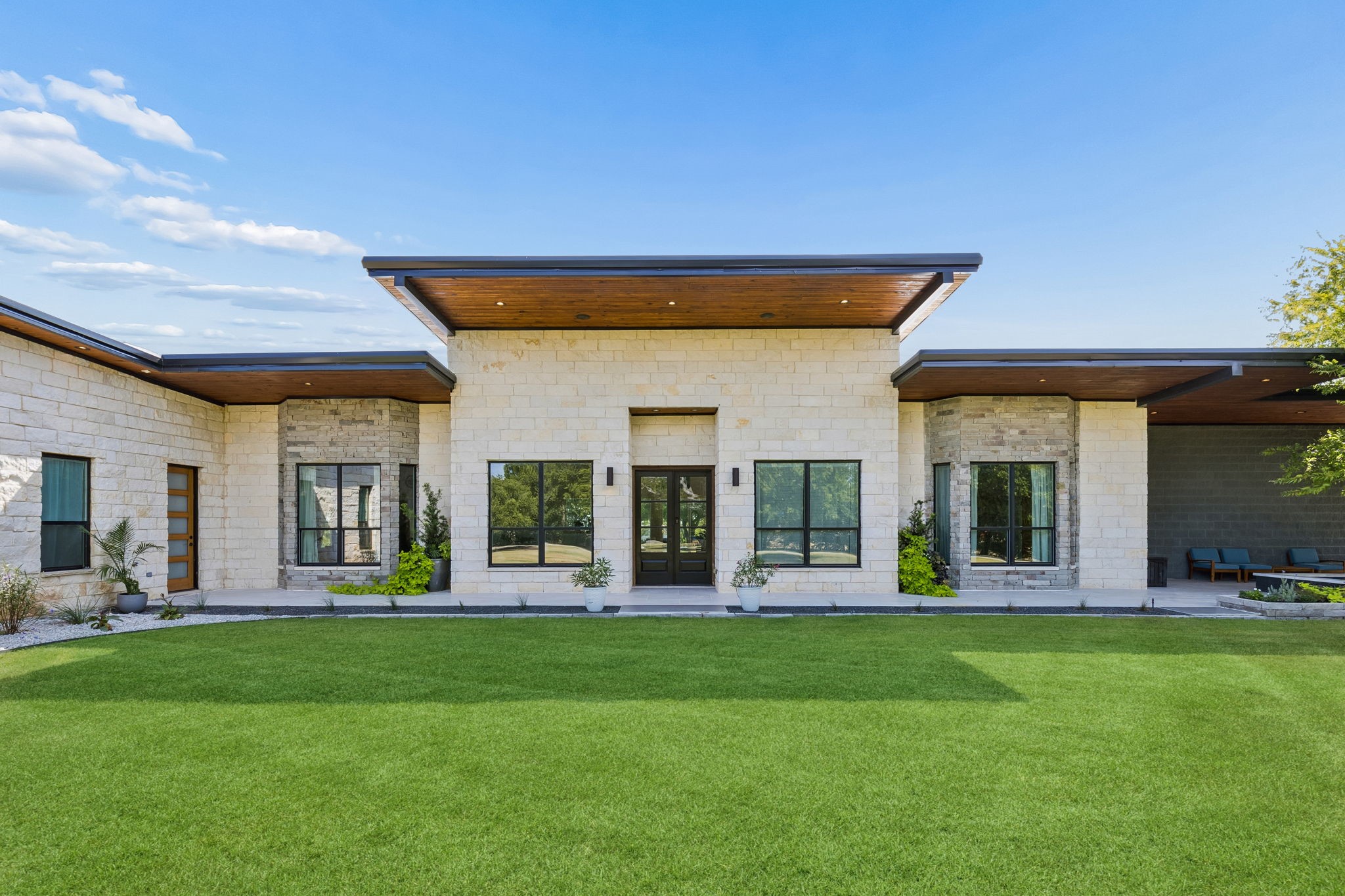 2216 Virginia Lane